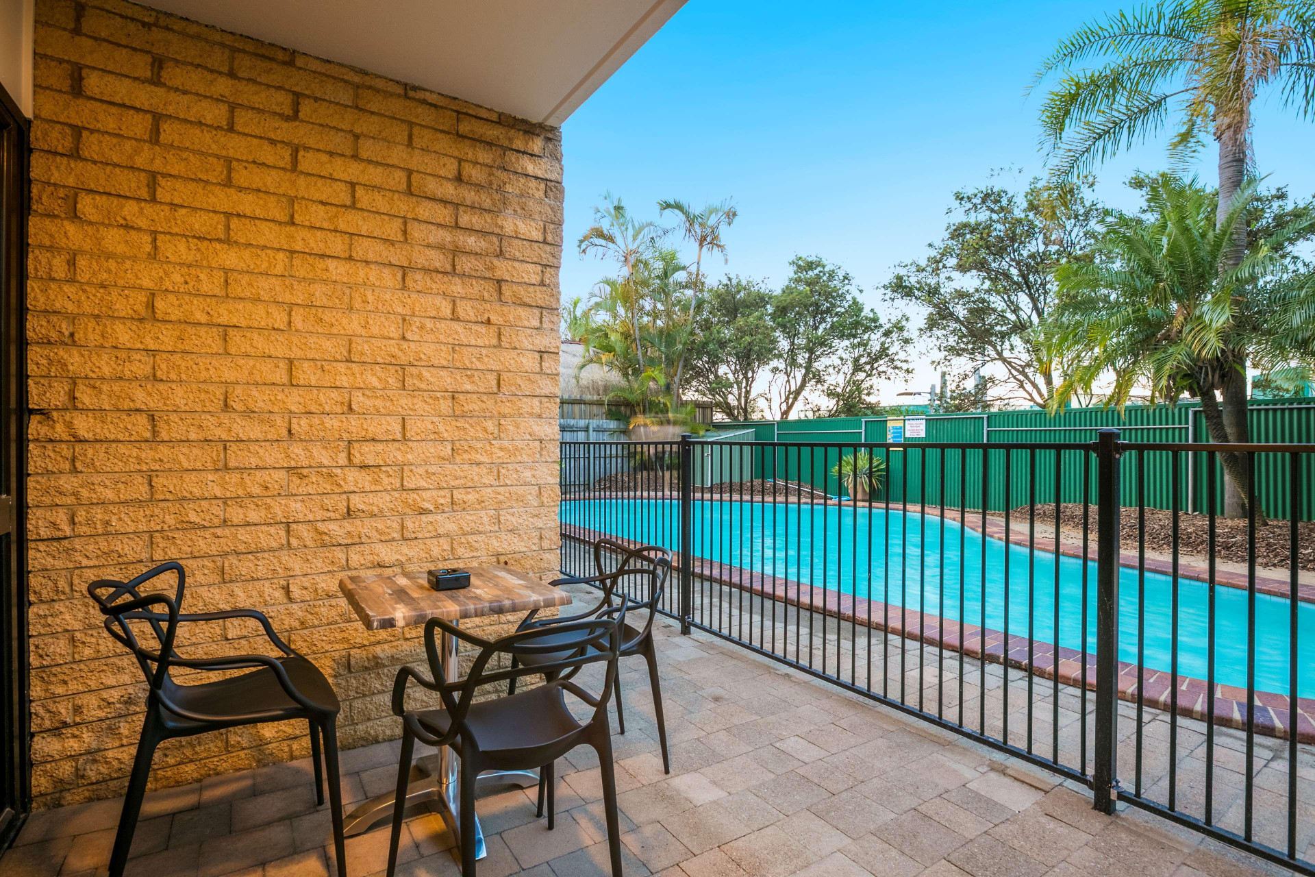 Vista Piscina Nightcap at Kawana Waters Hotel