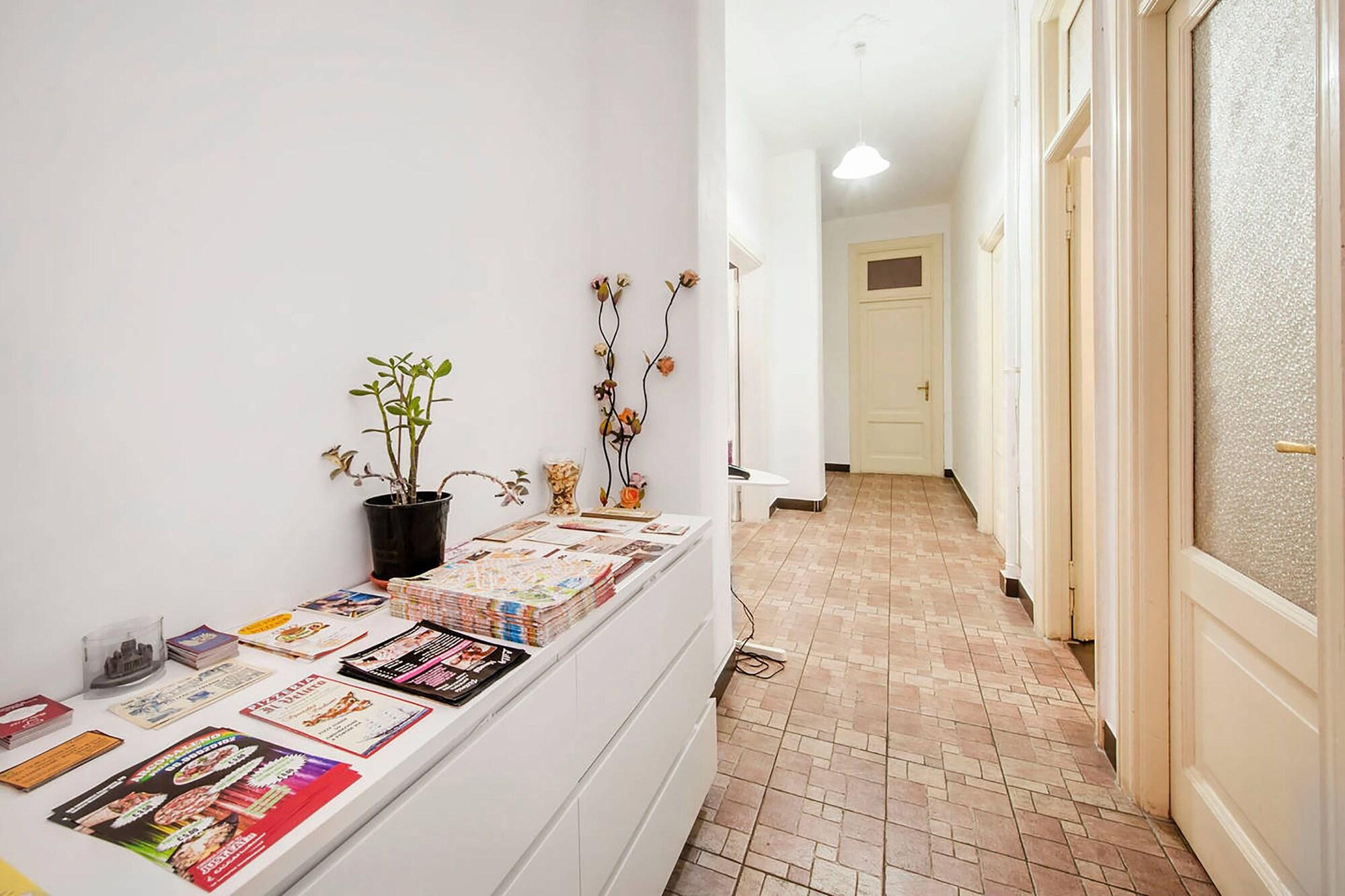 Varios Hosting Flats