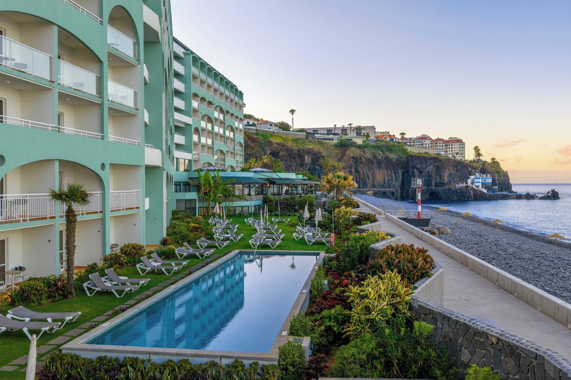 Vista Piscina Pestana Ocean Bay Resort