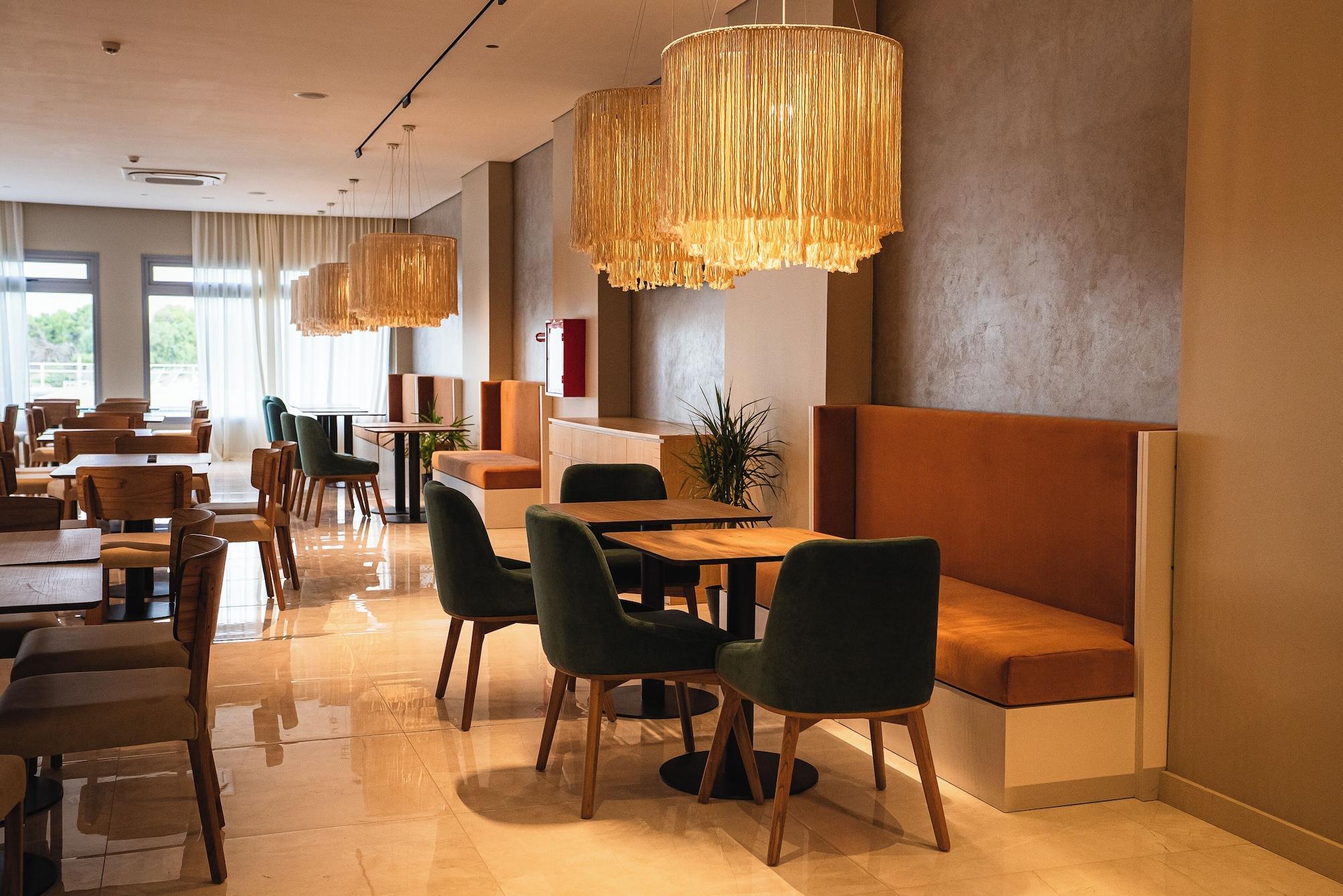 Restaurant Howard Johnson Hotel & Spa Bahía Blanca