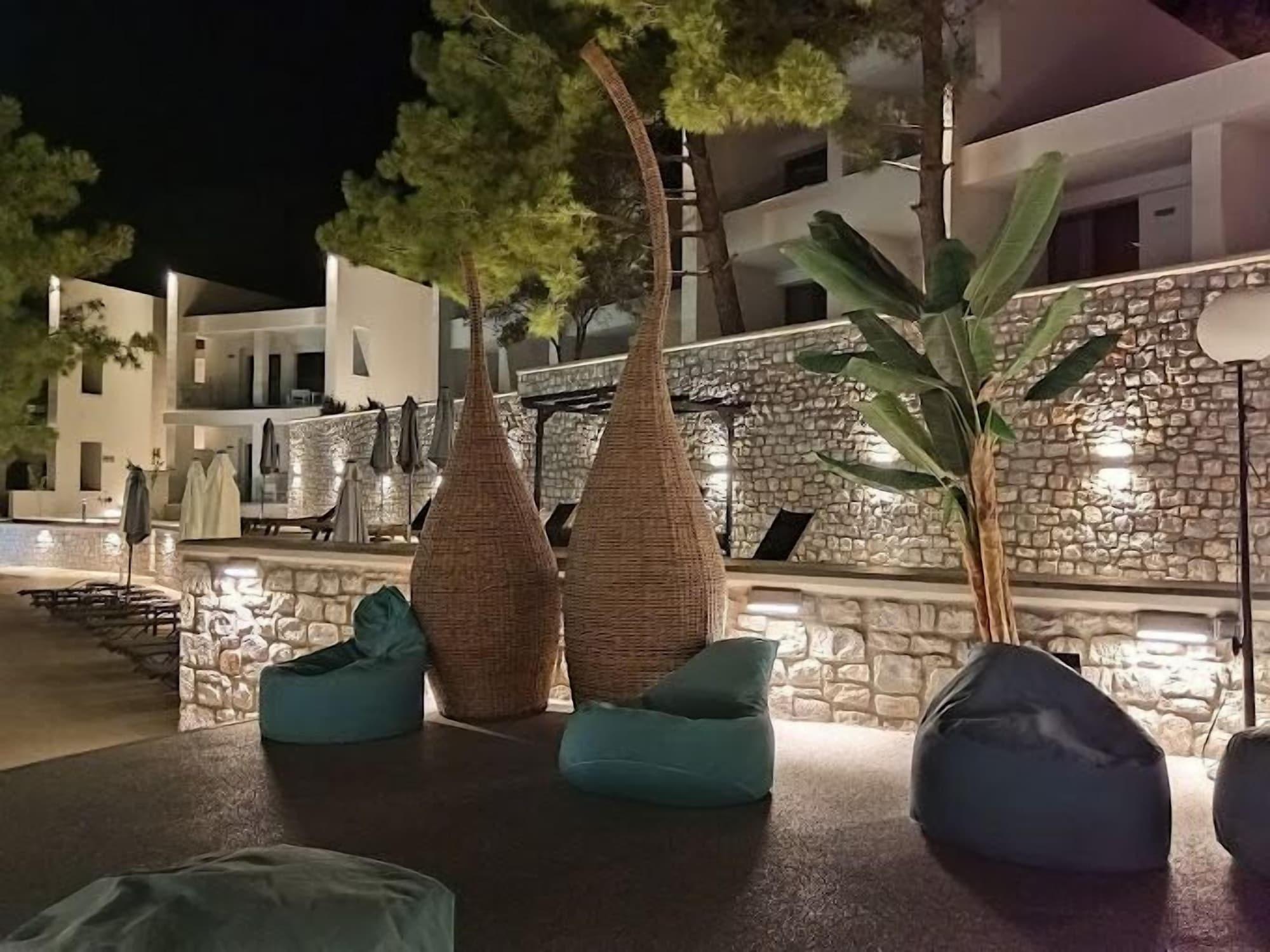 Vista Exterior Mythical Coast Wellness Retreat