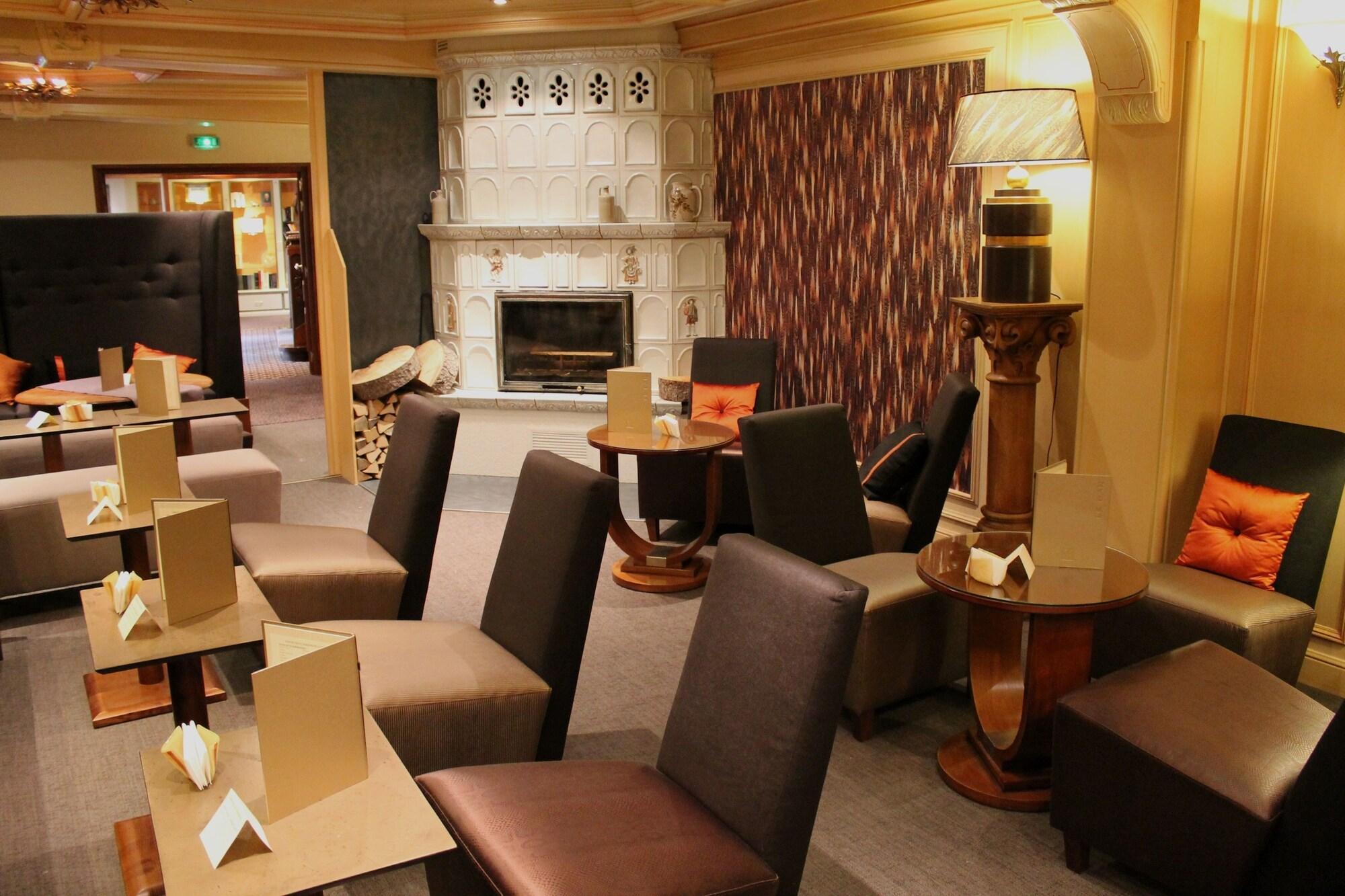 Bar/Salón Hostellerie La Cheneaudiere