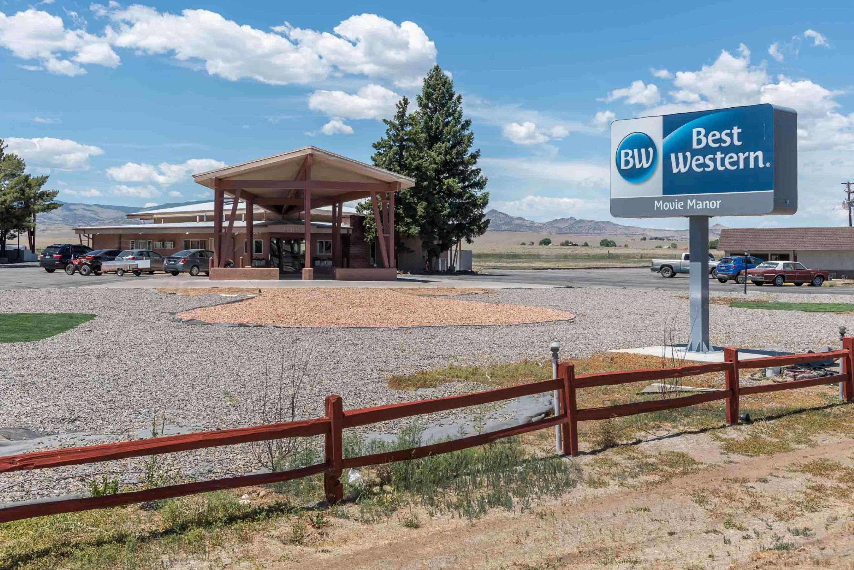 Vista Exterior Best Western Movie Manor