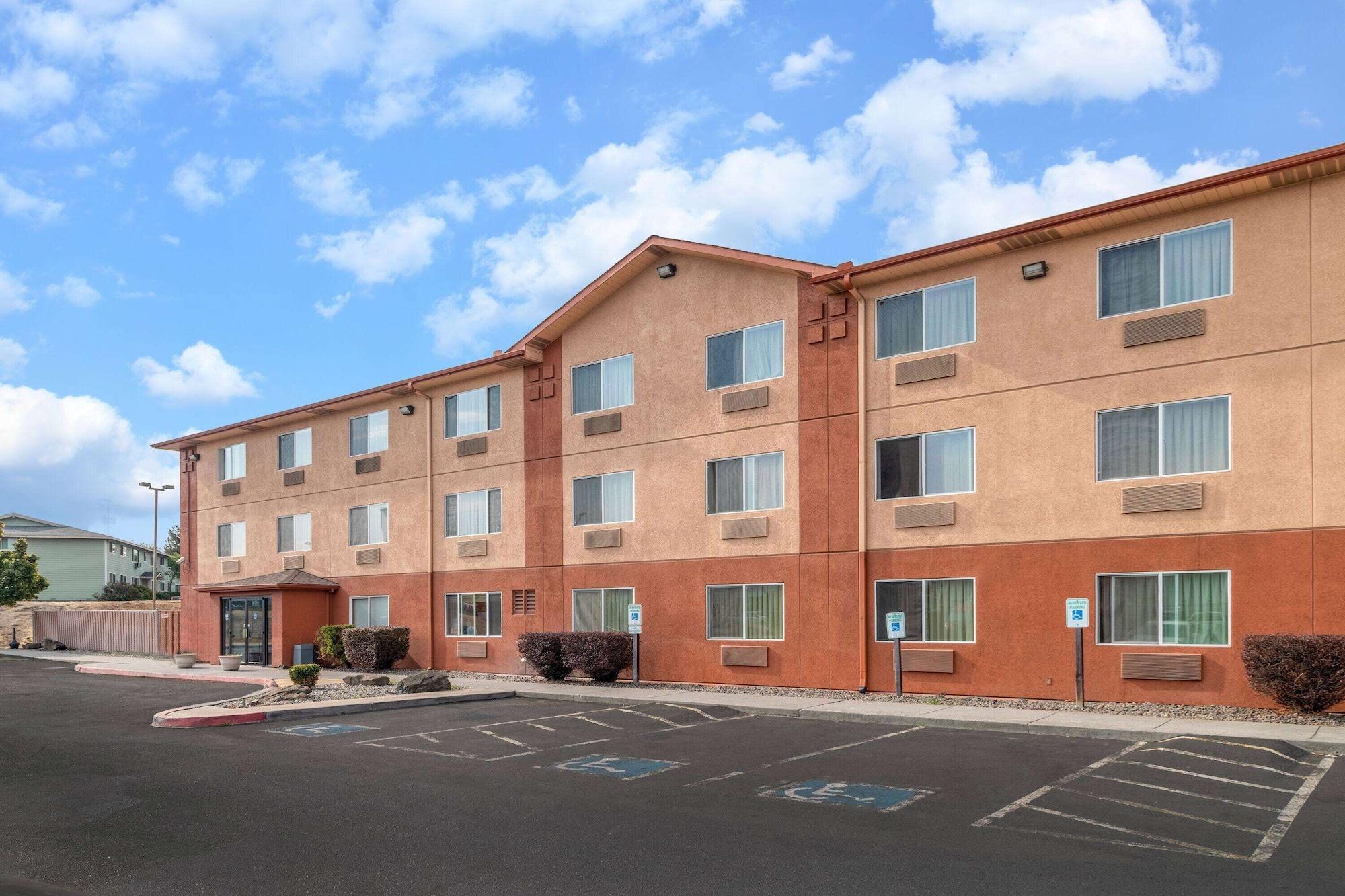 Vista Exterior Super 8 by Wyndham The Dalles OR