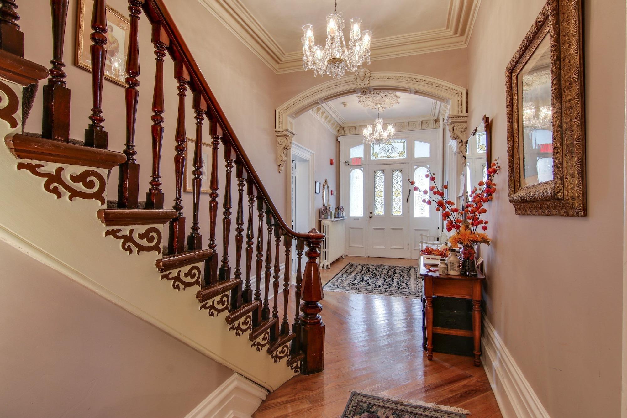 Vista Lobby Stone Maiden Inn