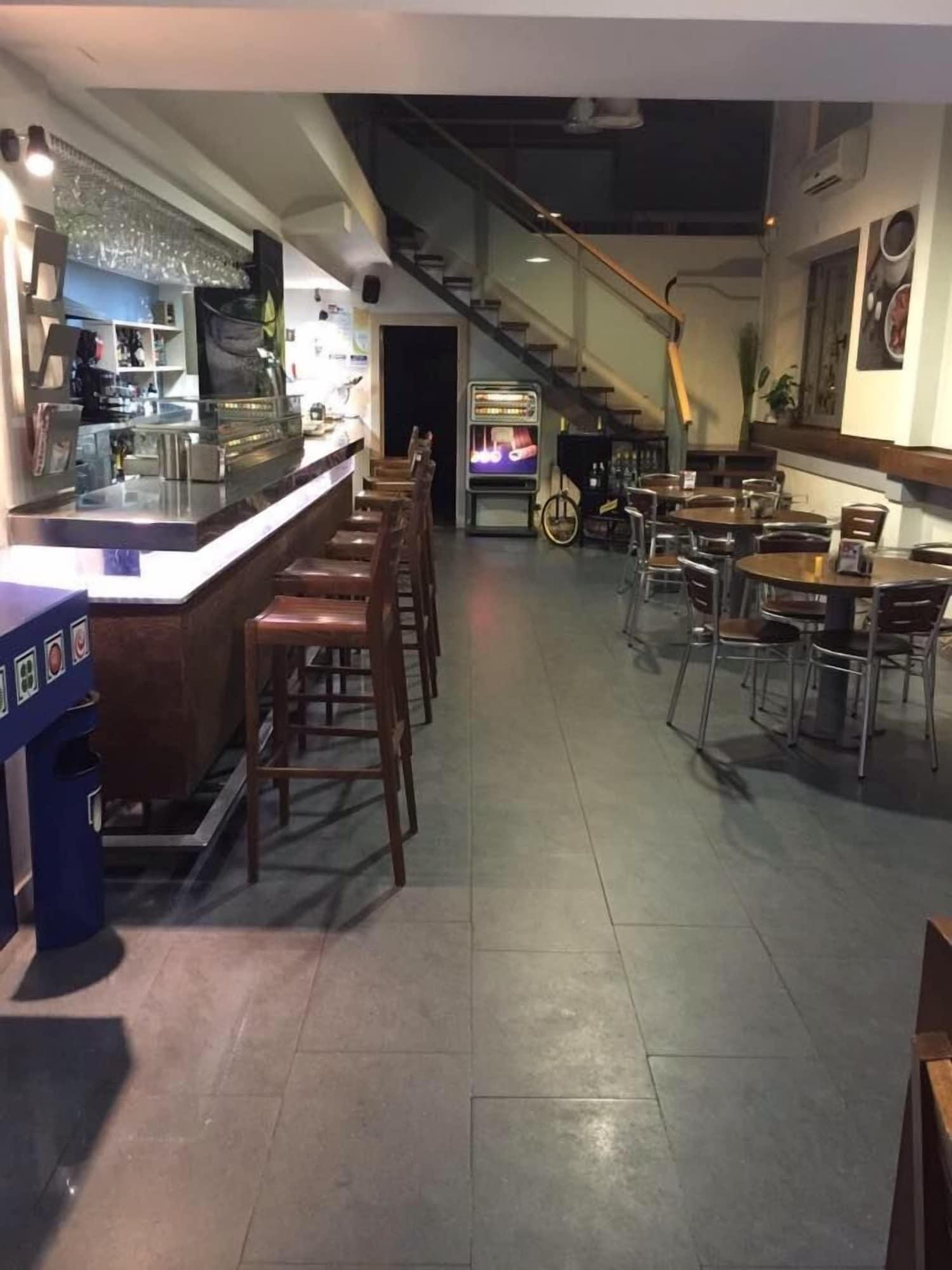 Bar/Salón Pensión Oasis