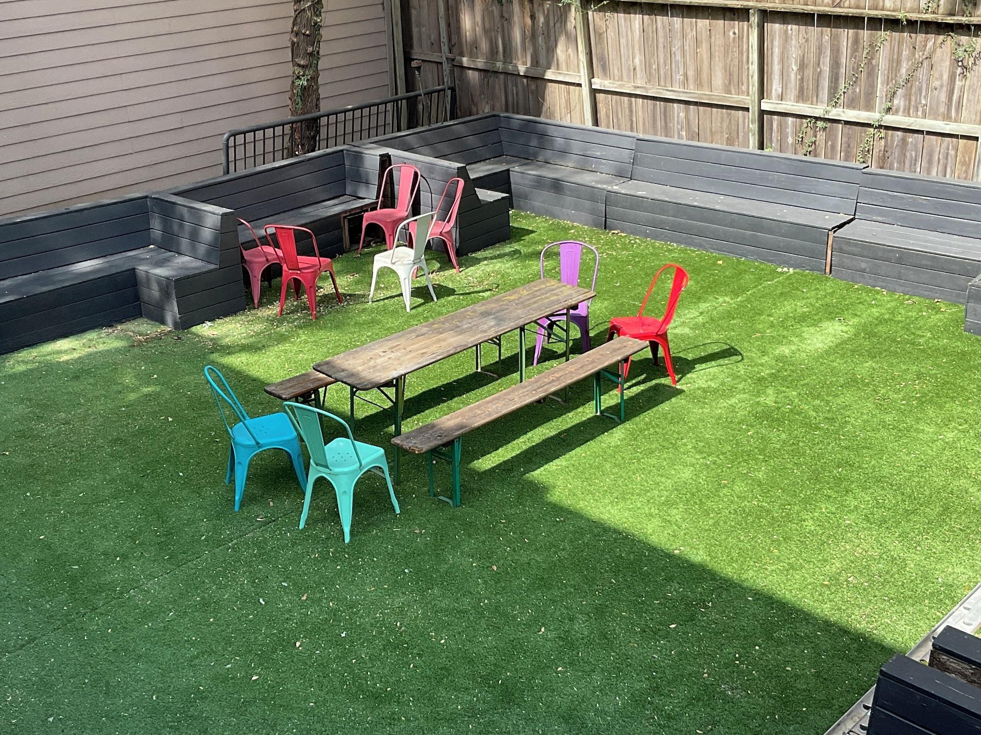 Restaurant The Huntington in the Heart of Montrose