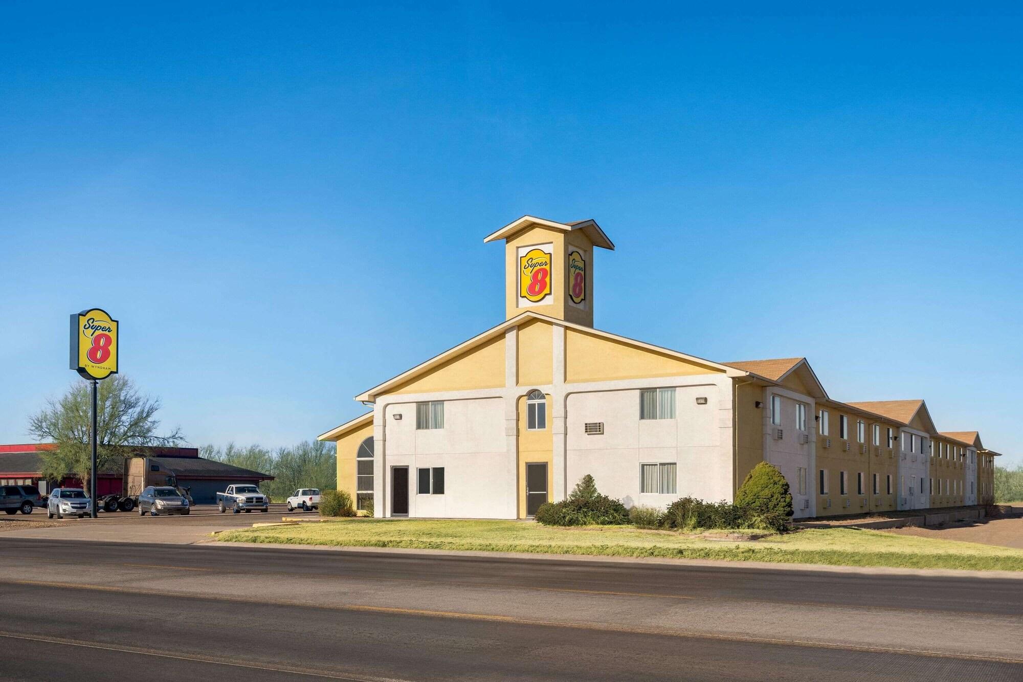 Varios Super 8 by Wyndham Liberal KS