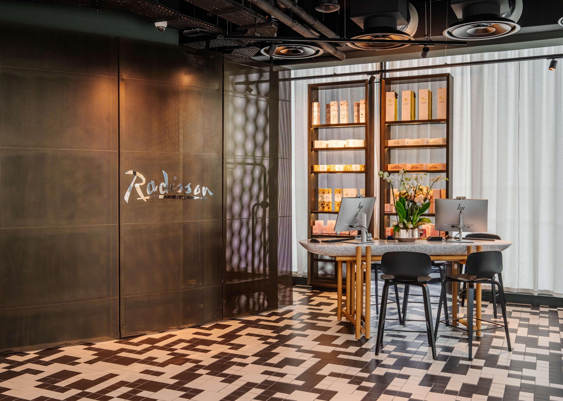 Vista Lobby Radisson Hotel Reims