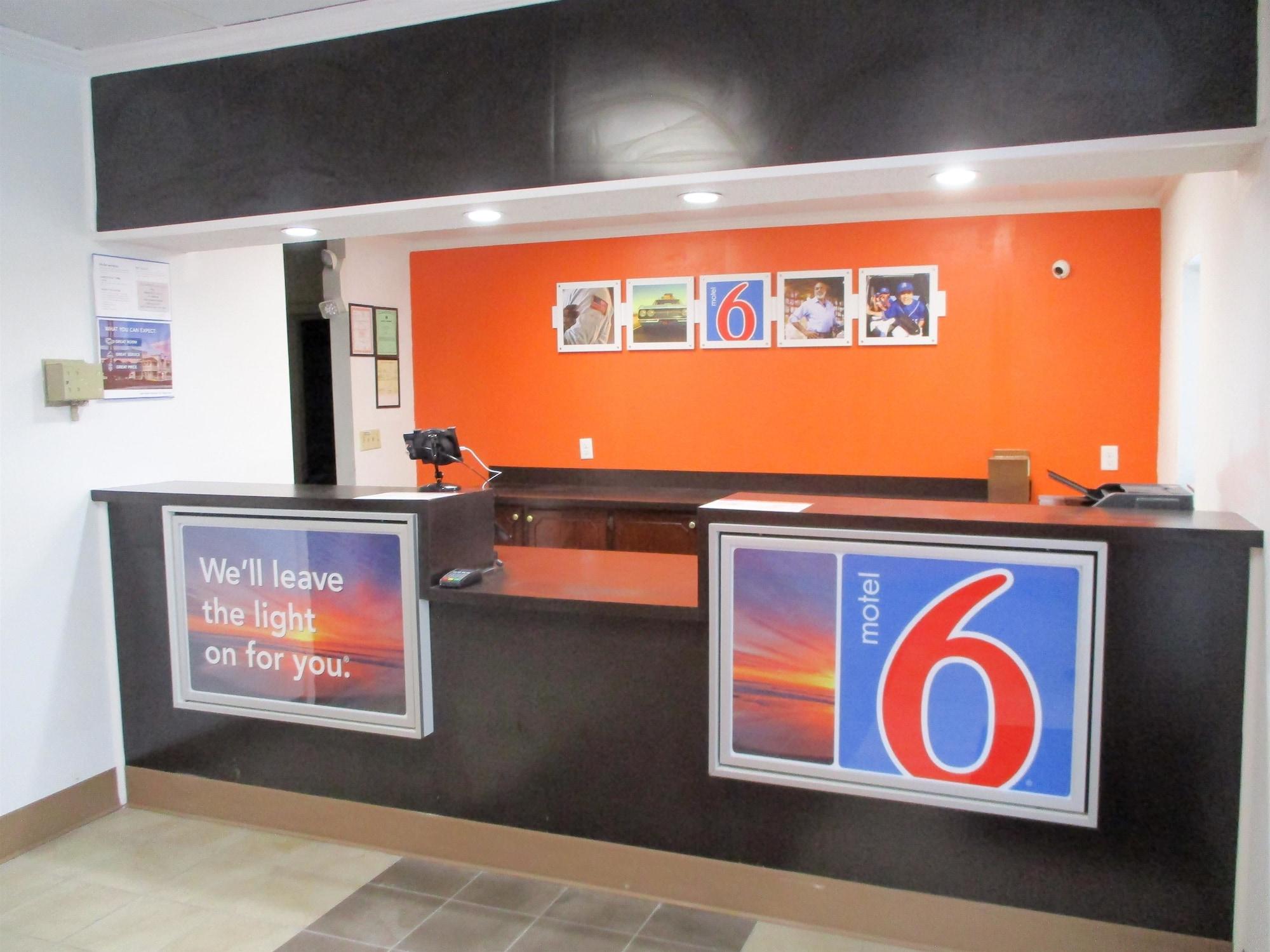 Vista Lobby Motel 6 Bay Minette, AL
