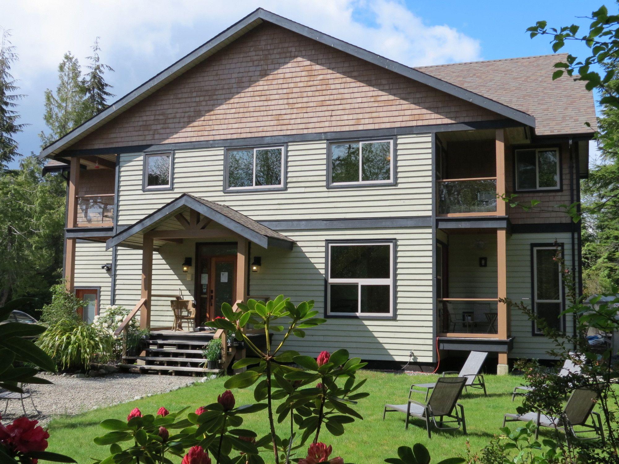 Vista Exterior Cobble Wood and Bird Sanctuary Guest House