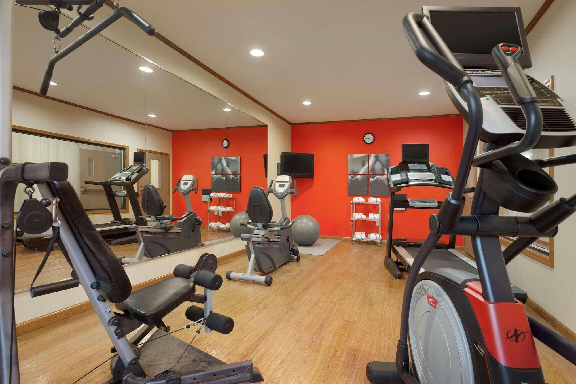 Gimnasio Country Inn & Suites by Radisson, Pineville, LA