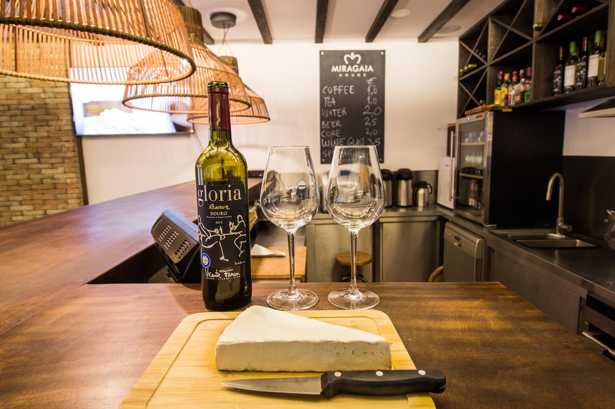 Bar/Salón Miragaia House