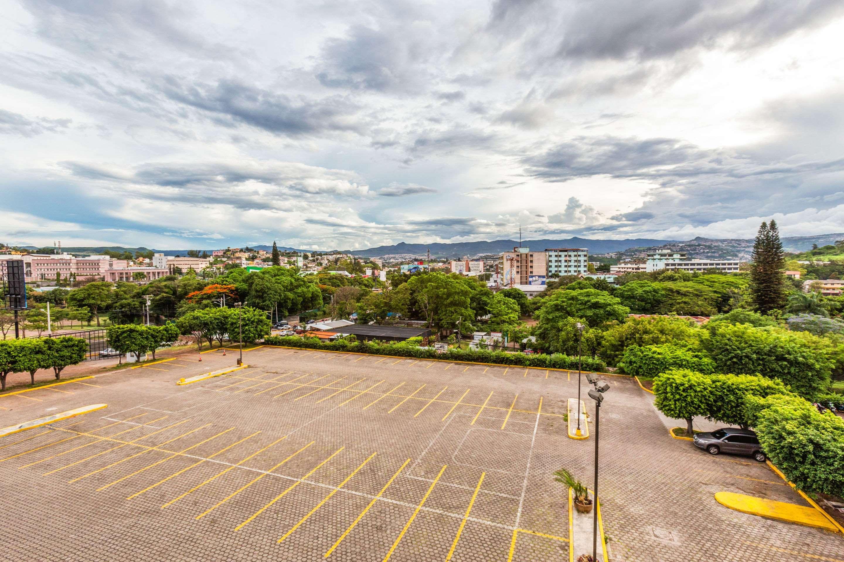 Vista Exterior Clarion Hotel Real Tegucigalpa