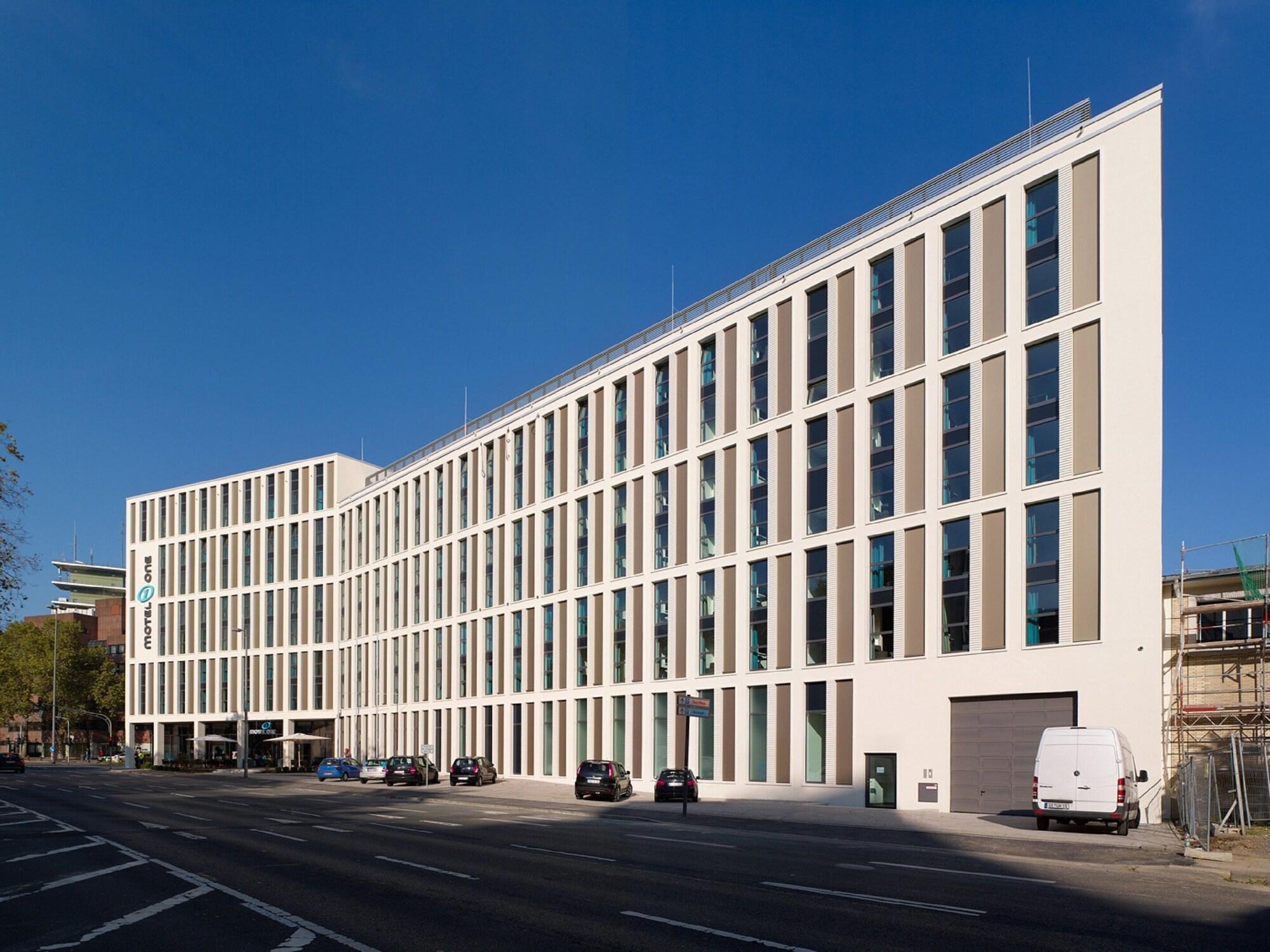 Vista Exterior Motel One Köln-Altstadt