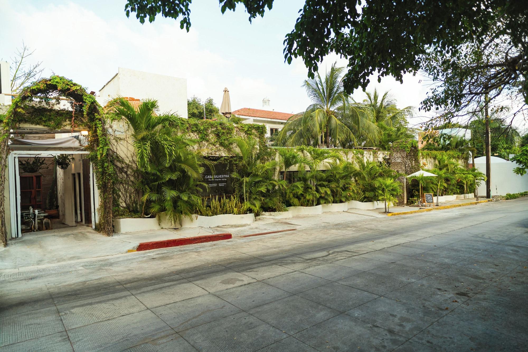 Vista Exterior Enigmatic Boutique Hotel