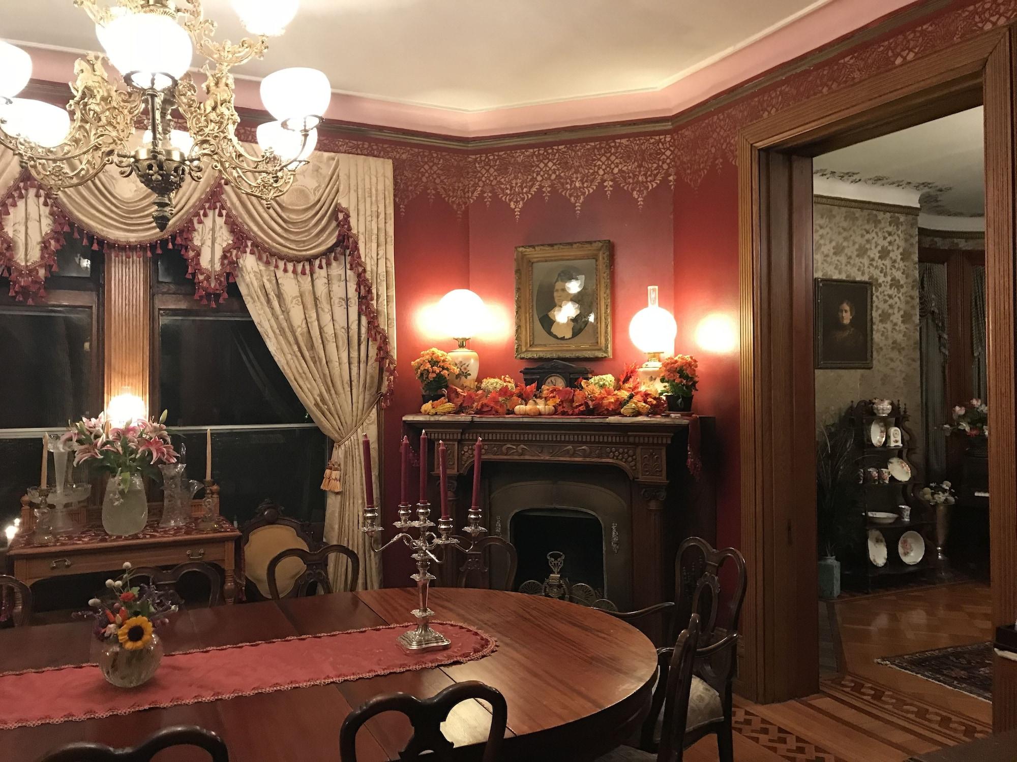 Restaurant The Gables B&B Philadelphia