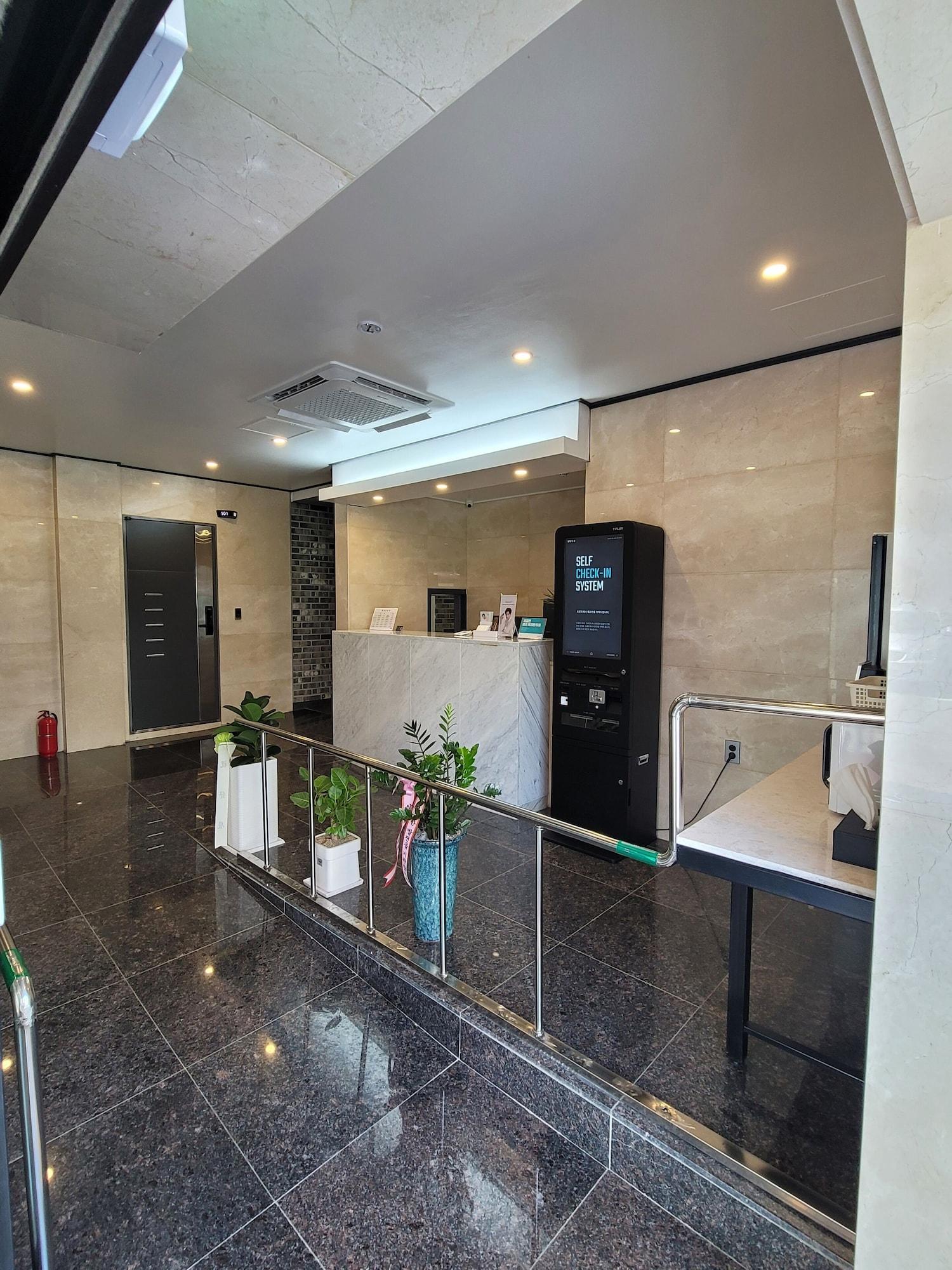 Vista Lobby The ON