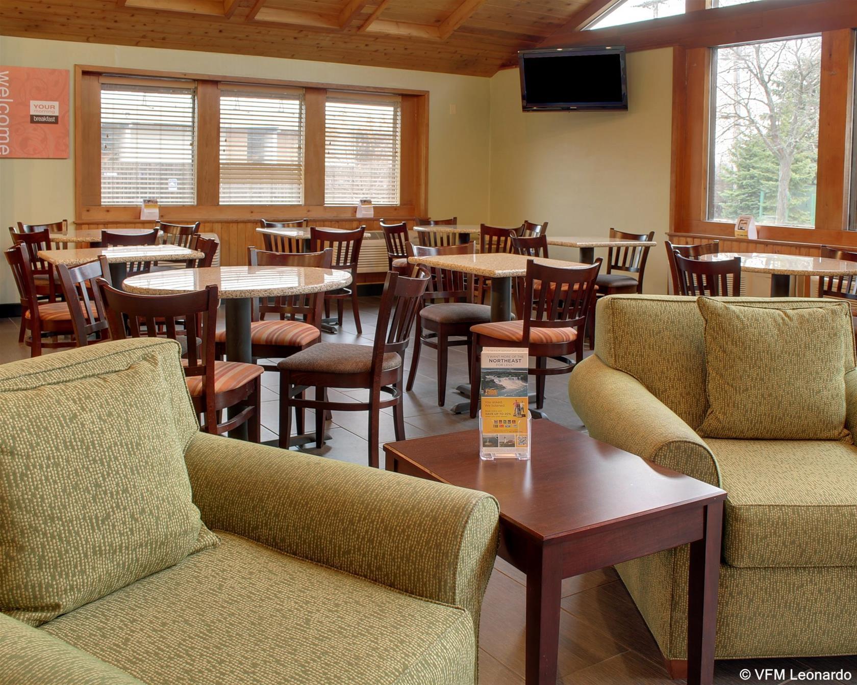Vista Exterior Comfort Inn & Suites Syracuse-Carrier Circle