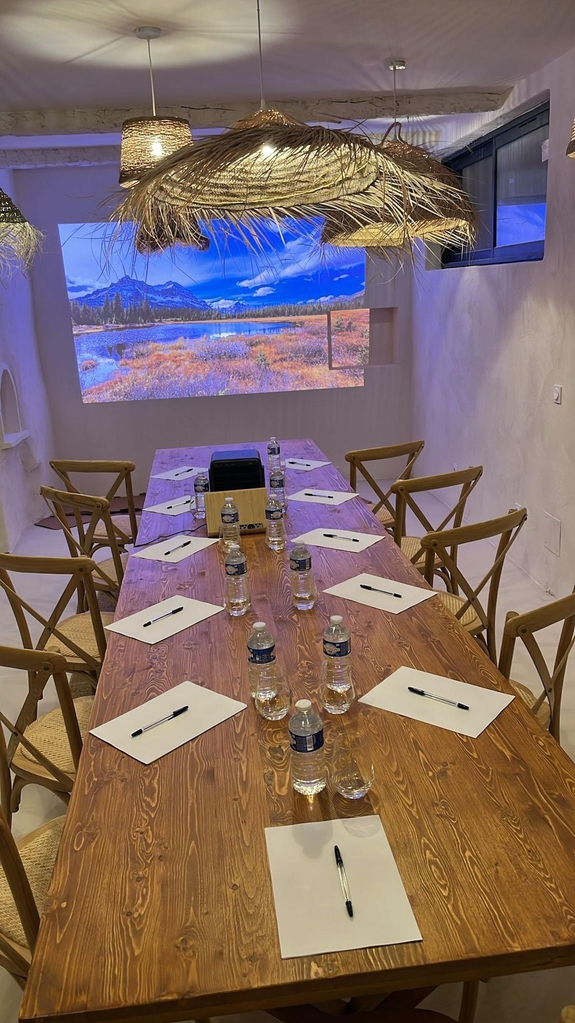 Sala de Reuniones Auberge Tao