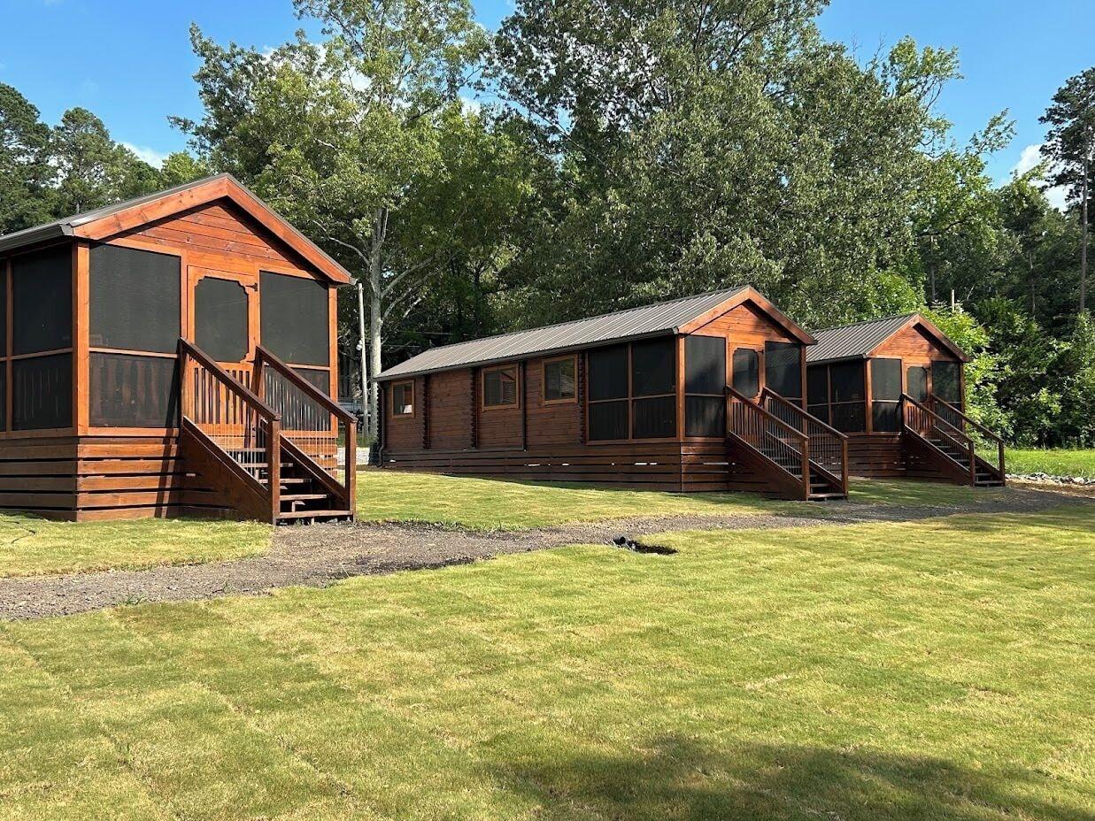 Varios Cowan Creek Lodges