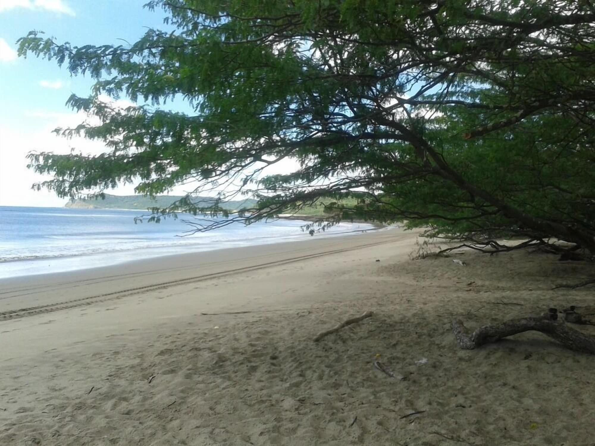 Playa Machele' s Place Beachside Hotel & Pool