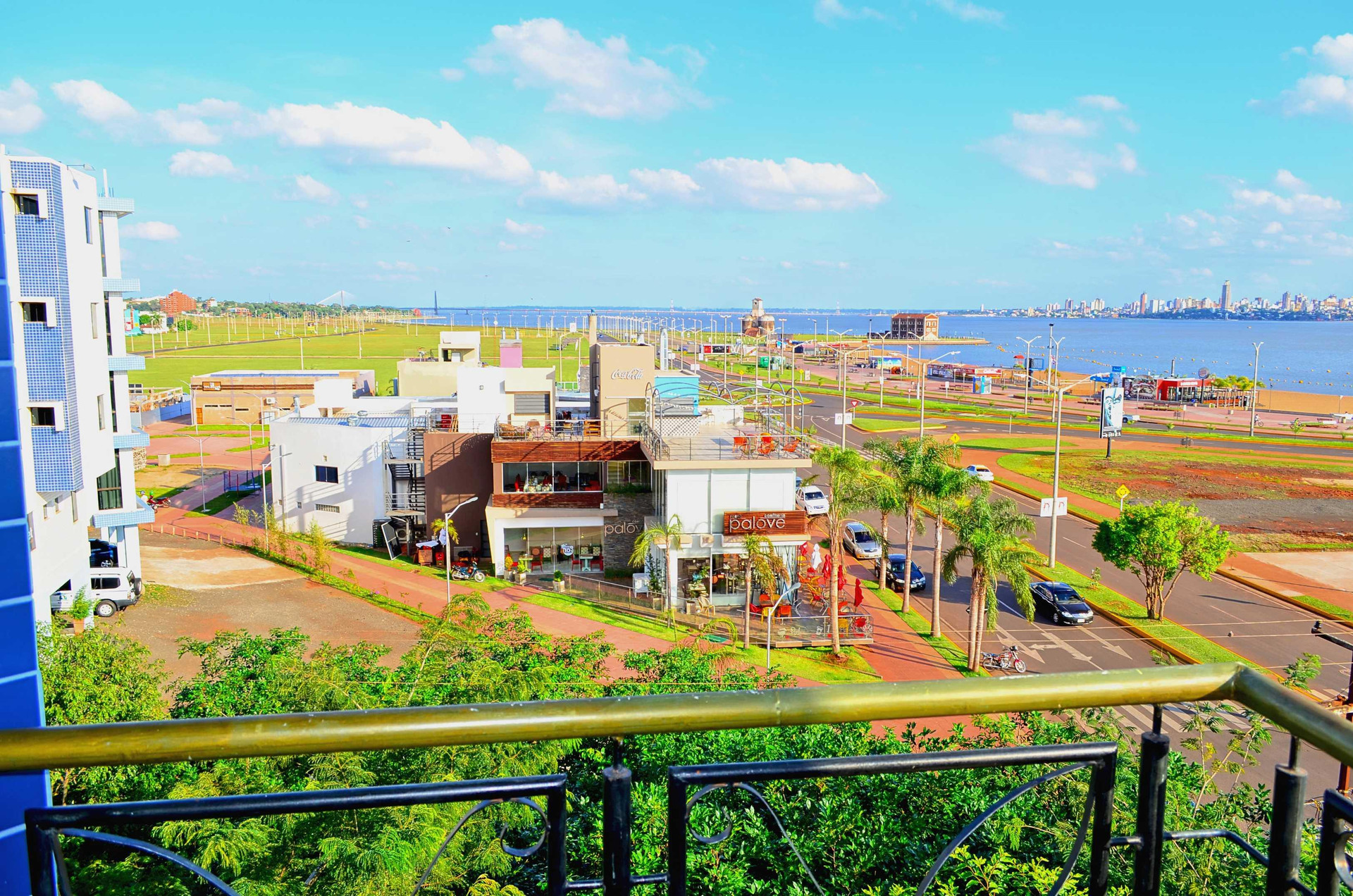 Vista Exterior De la Costa Hotel