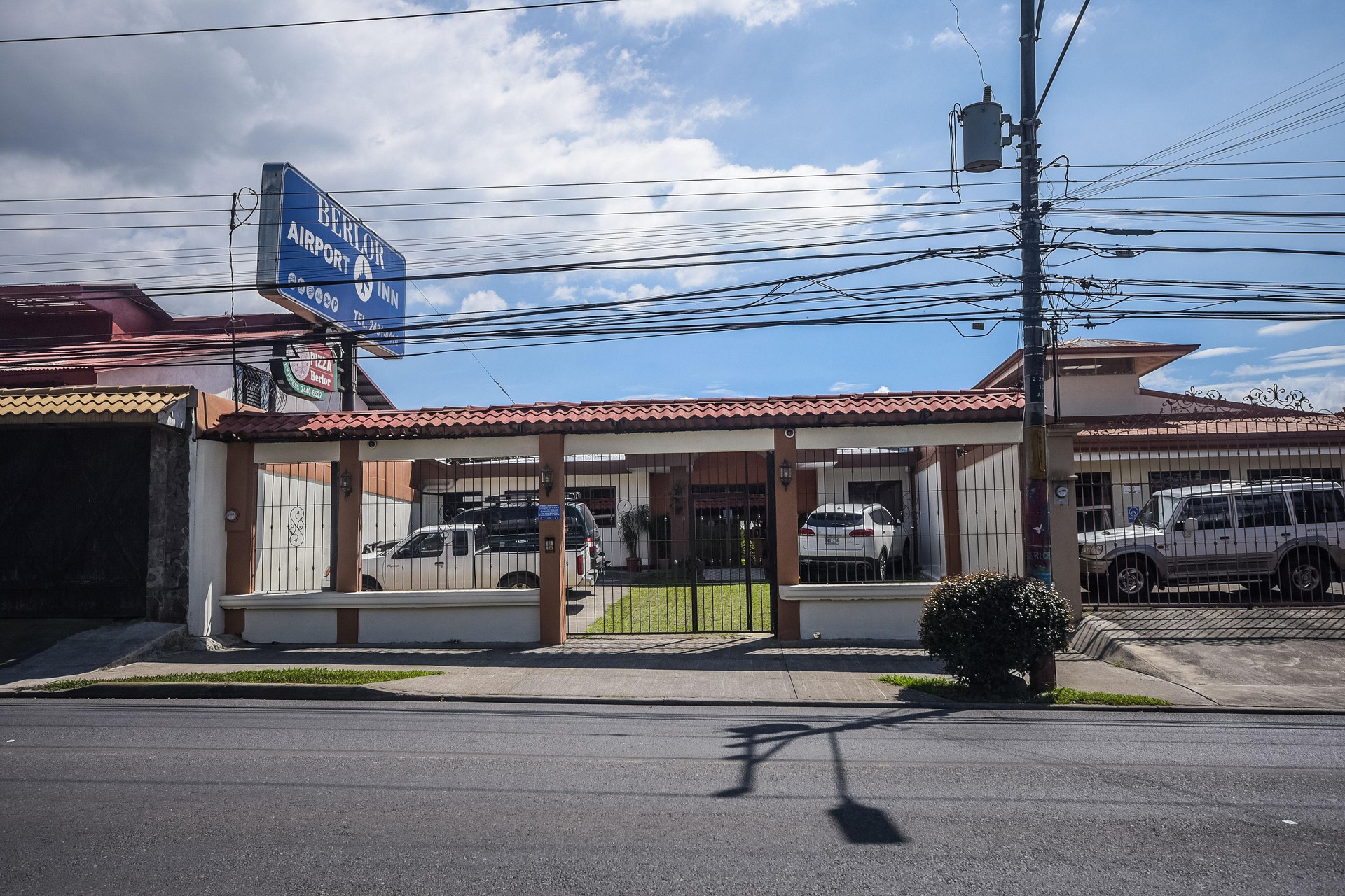Vista Exterior Berlor Airport Inn