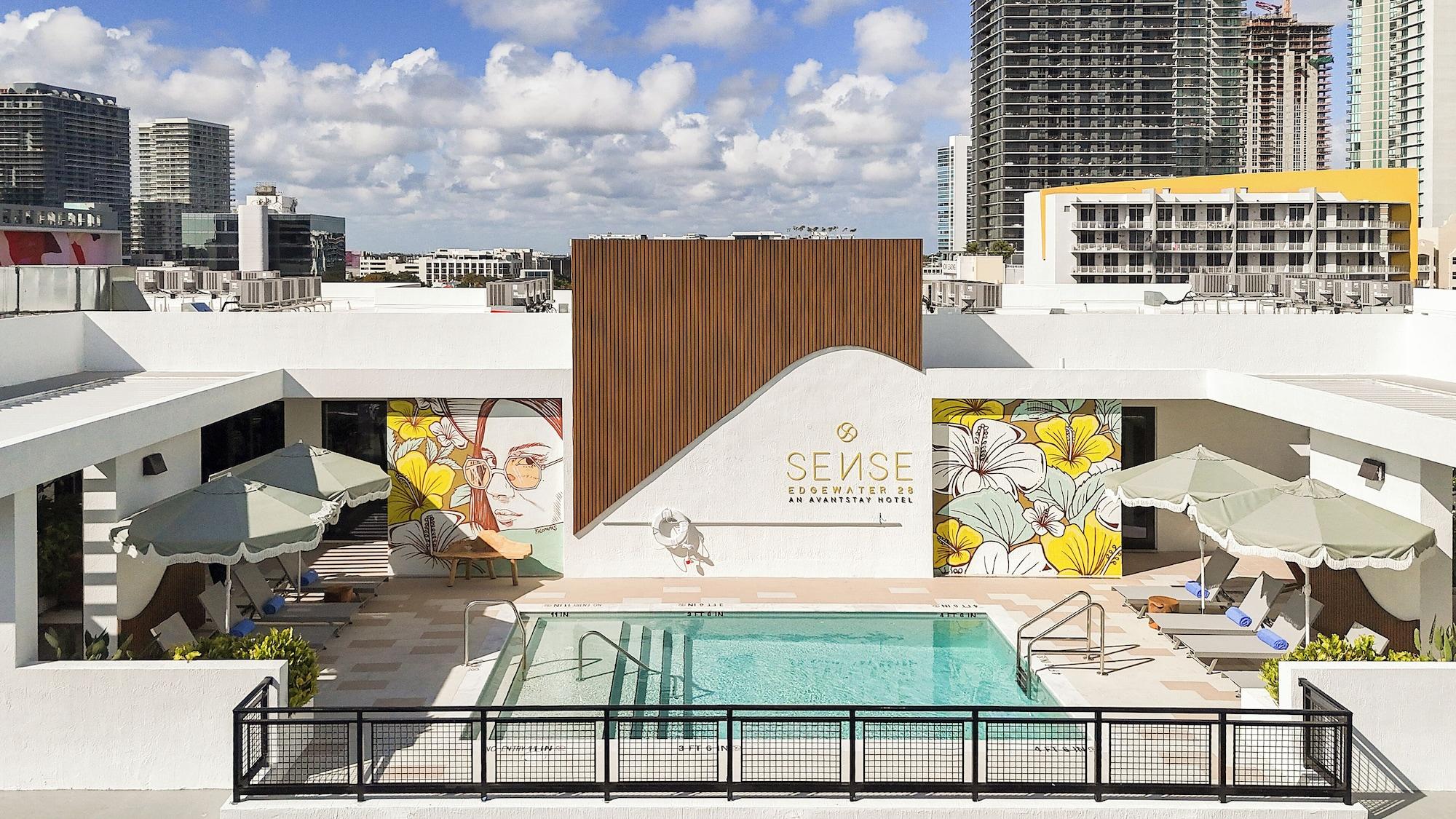 Vista Piscina Sense28 Edgewater, an AvantStay Hotel