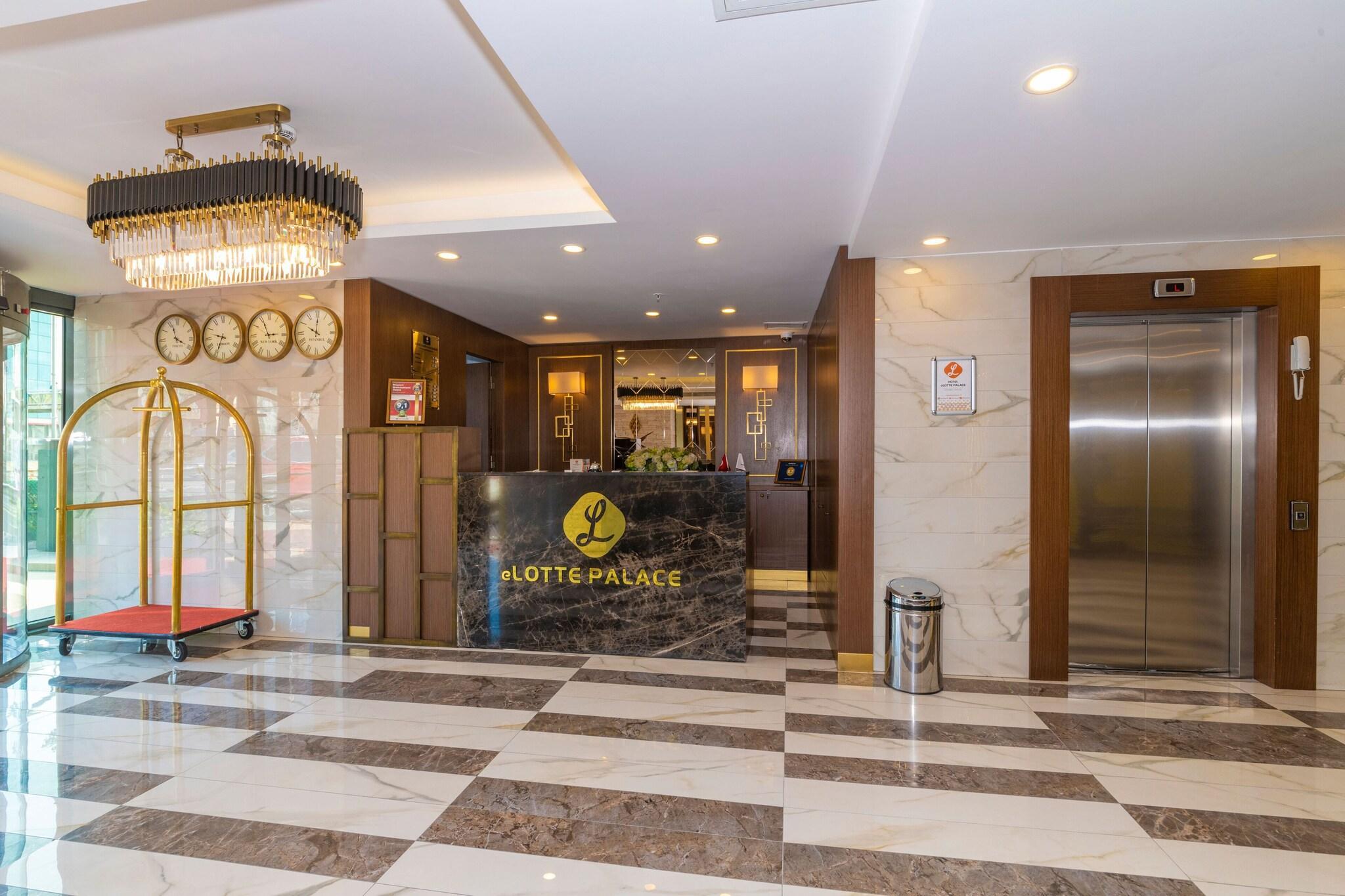 Vista Lobby Land Park Hotel