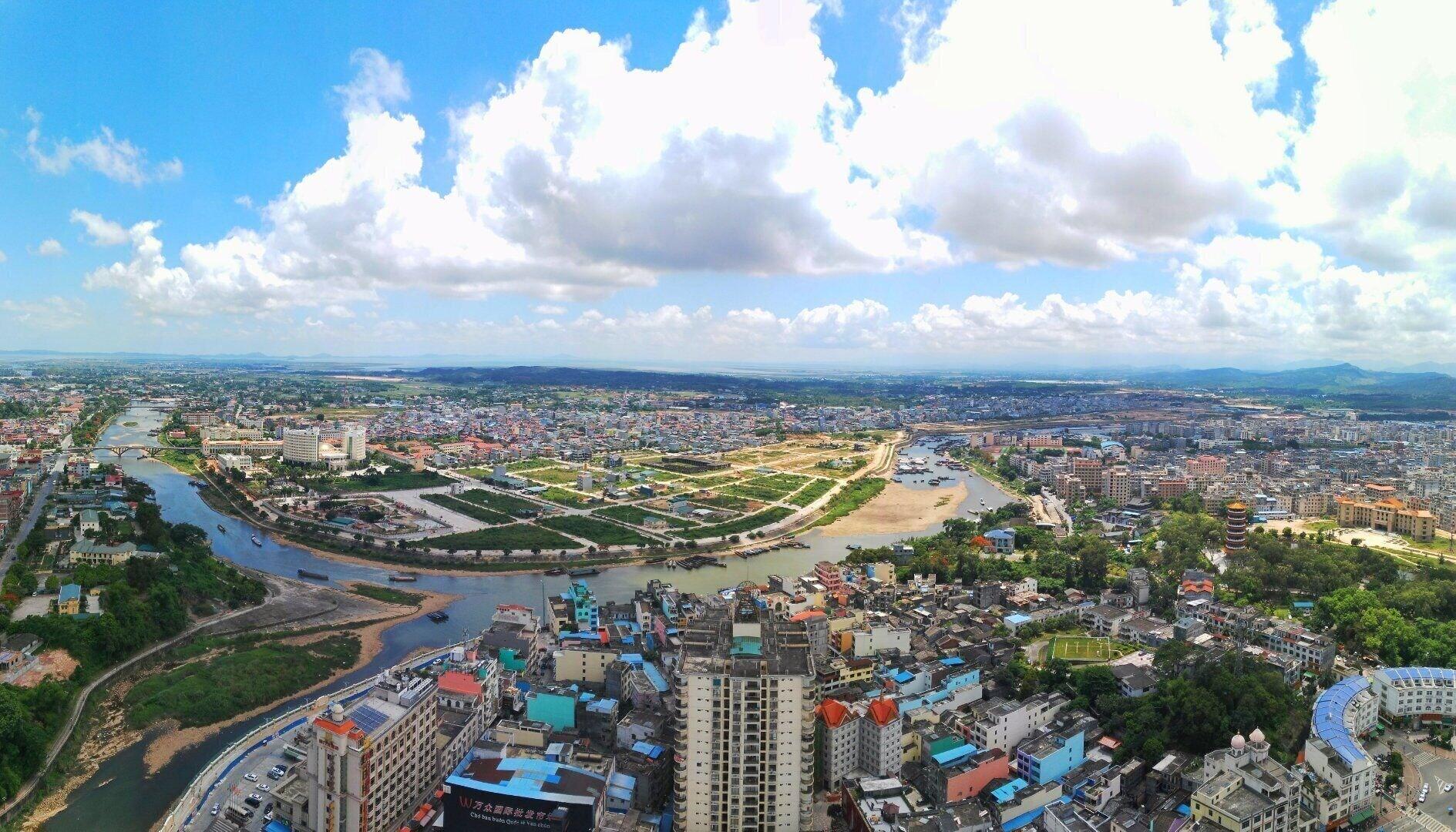 Vista Exterior Ramada Plaza Dongxing City Center