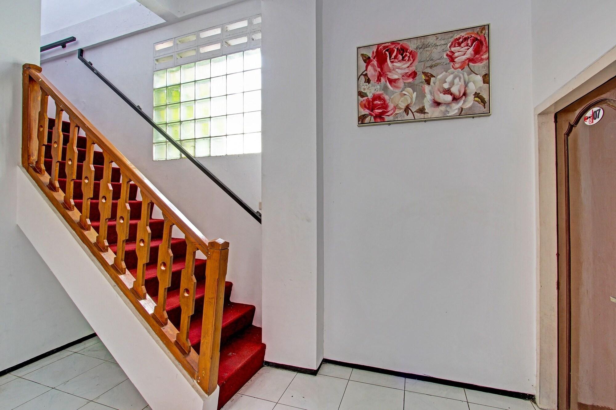 Vista Lobby OYO Life 91523 Kenari Guesthouse