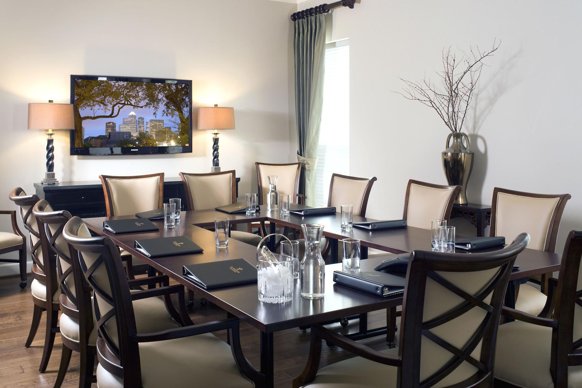 Sala de Reuniones La Maison in Midtown an urban B&B