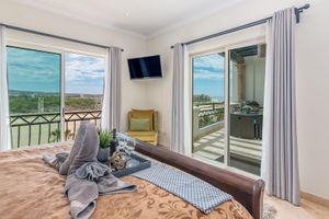 Alquiler Vacacional - PENTHOUSE Cabo Condo - steps away from Medano Beach 2 Bedroom, 2 Bath, Sleeps 6.