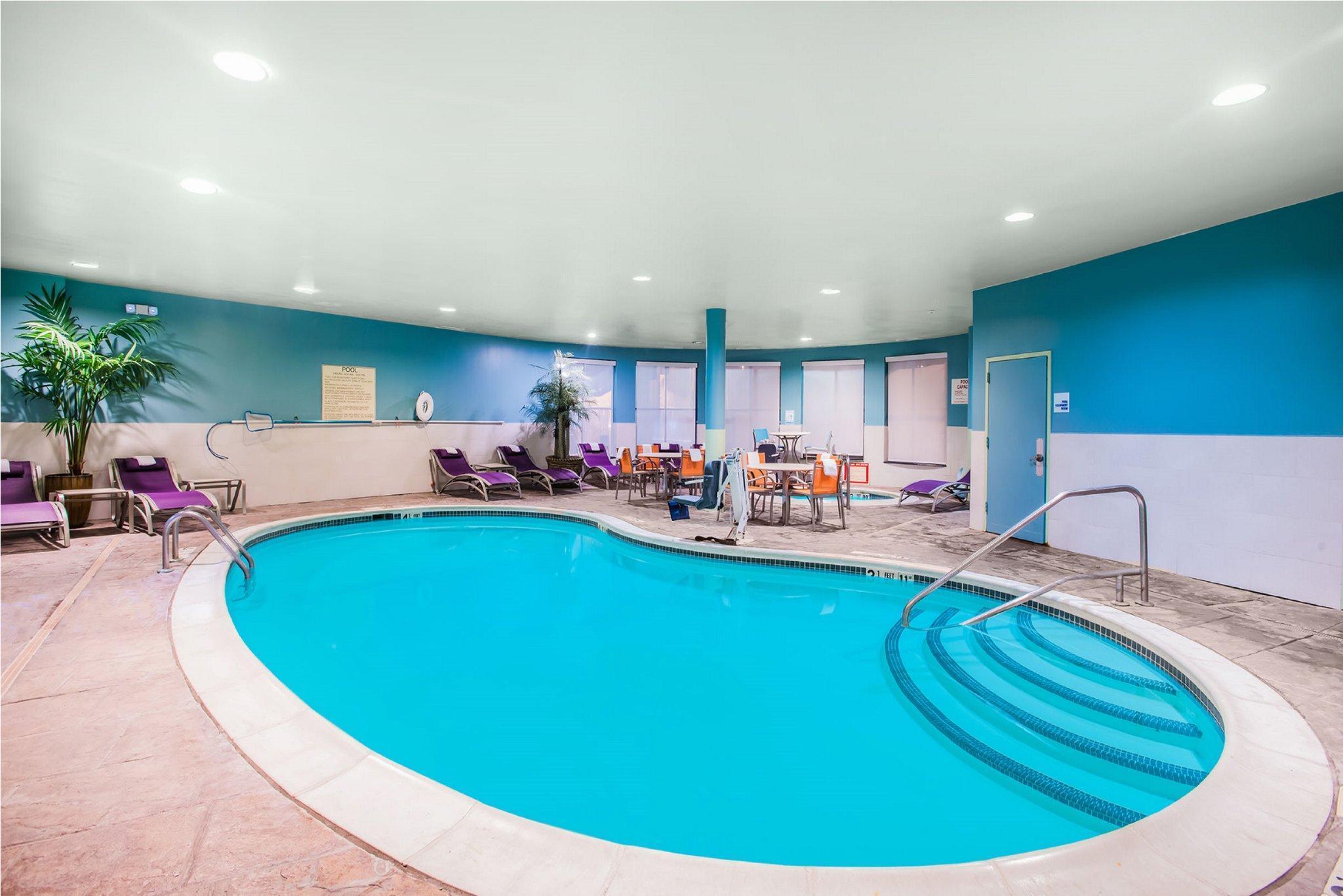 Vista Piscina Holiday Inn Express Albany Downtown, an IHG Hotel