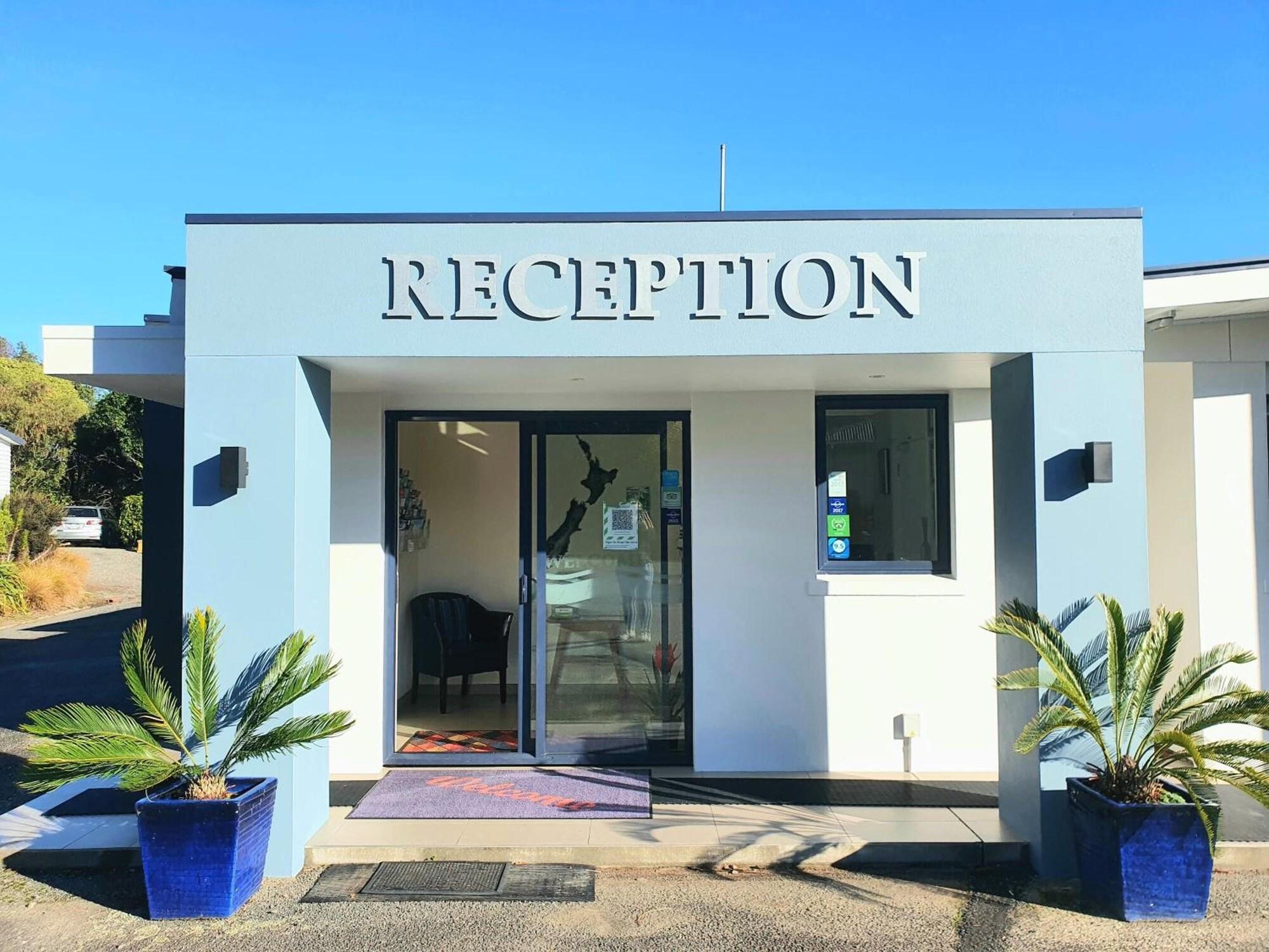 Vista Exterior Bay Vista Waterfront Motel Picton