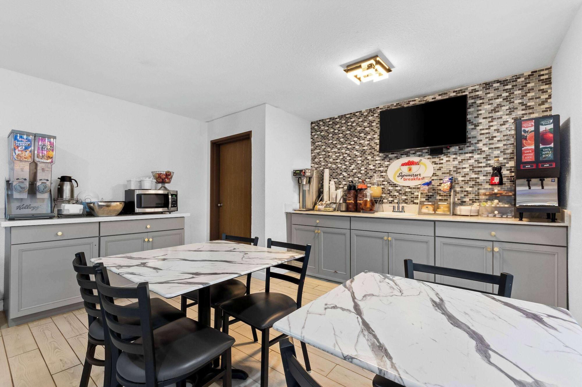 Restaurant Super 8 by Wyndham Elizabethtown