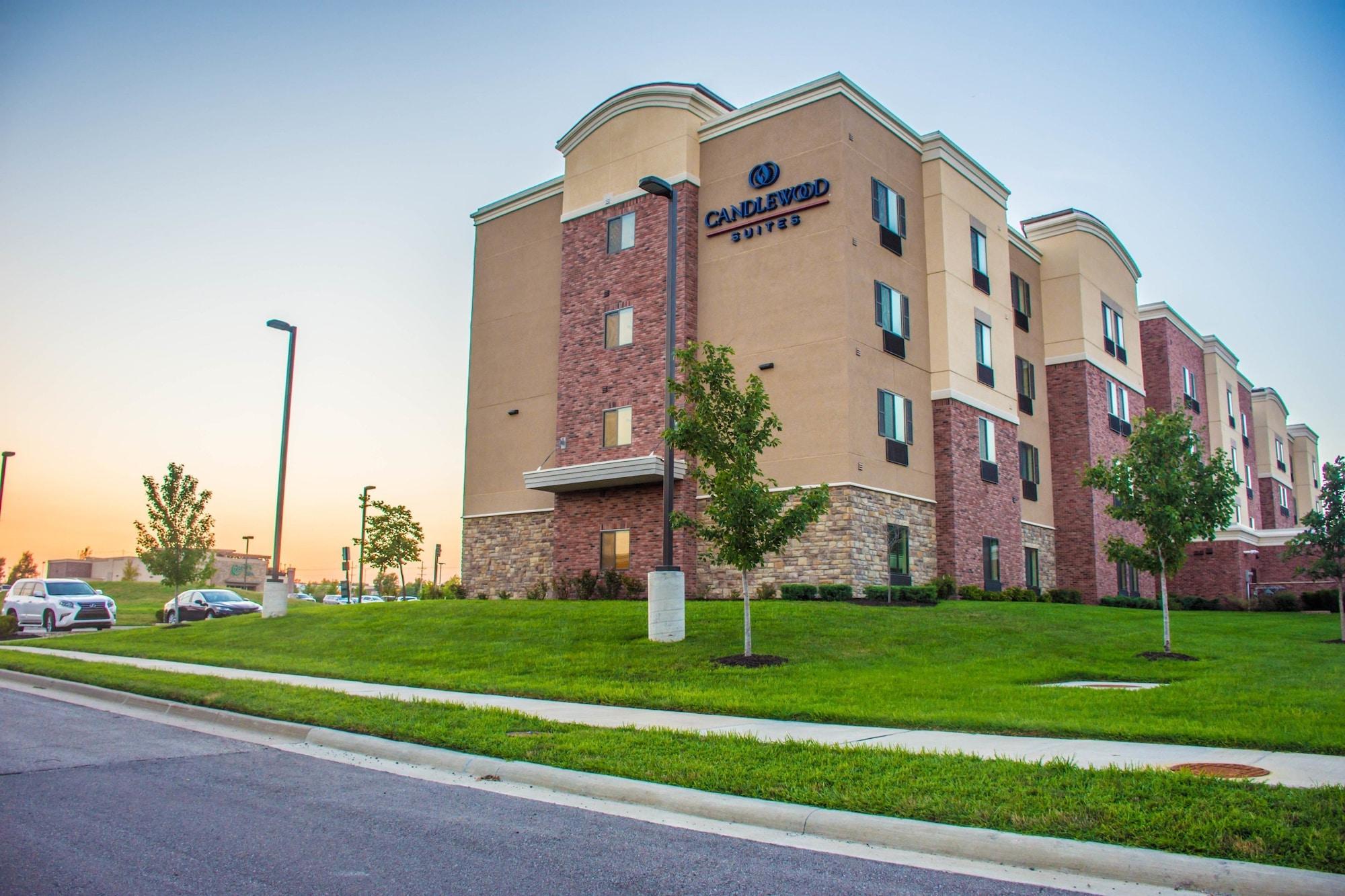 Vista Exterior Candlewood Suites : Overland Park - W 135th St by IHG