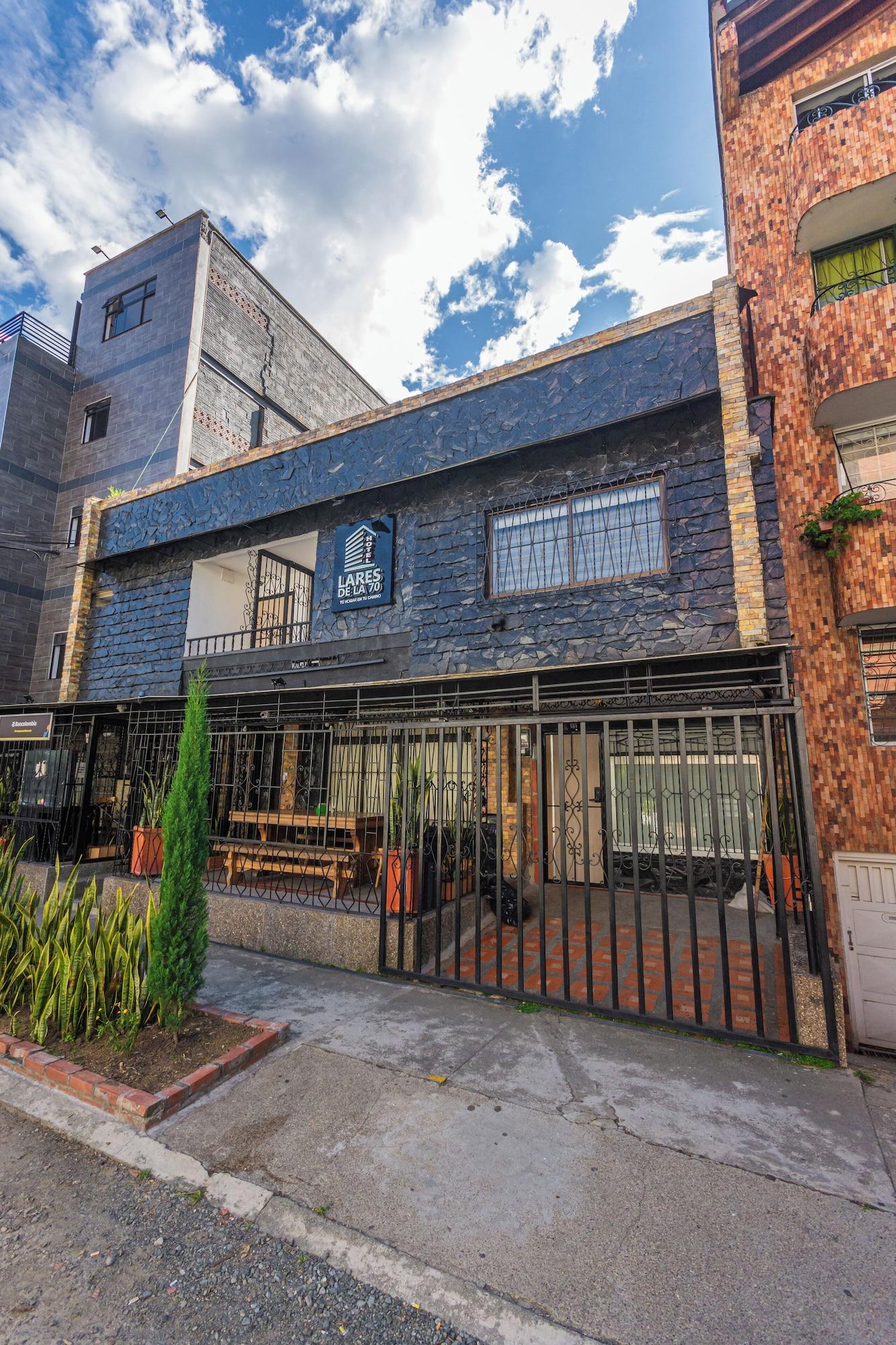 Vista Exterior Hotel Lares 70 Laureles
