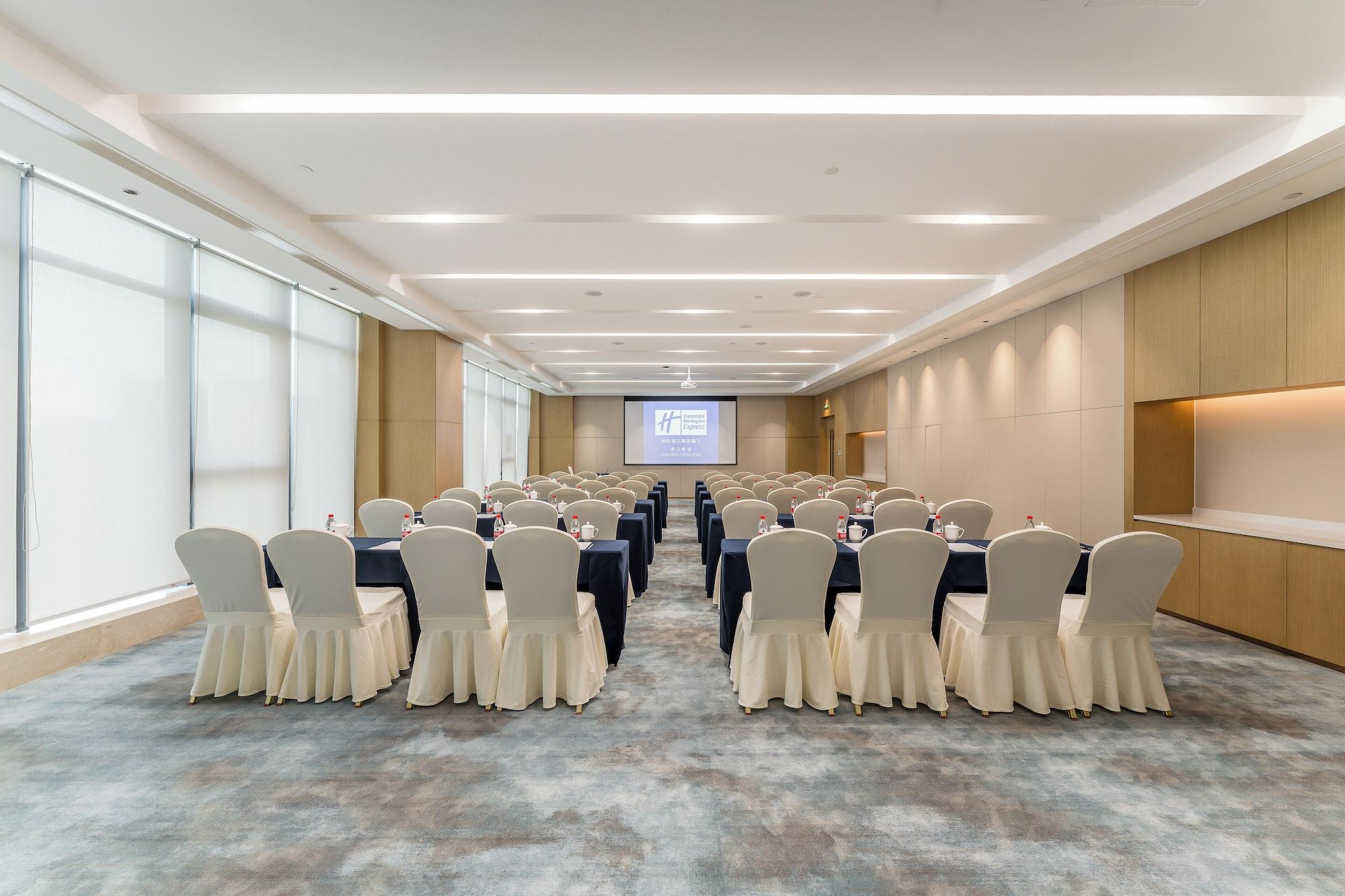 Sala de Reuniones Holiday Inn Express Zhoukou Dancheng by IHG