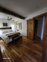 Alquiler Vacacional - Birch Suite at Colden Lodge A Cozy Private 1Br Suite With Hot Tub on Lake Flower