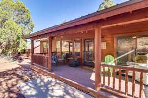 Alquiler Vacacional - Relaxing Cabin w/ 2 Decks Near Fool Hollow Lake!