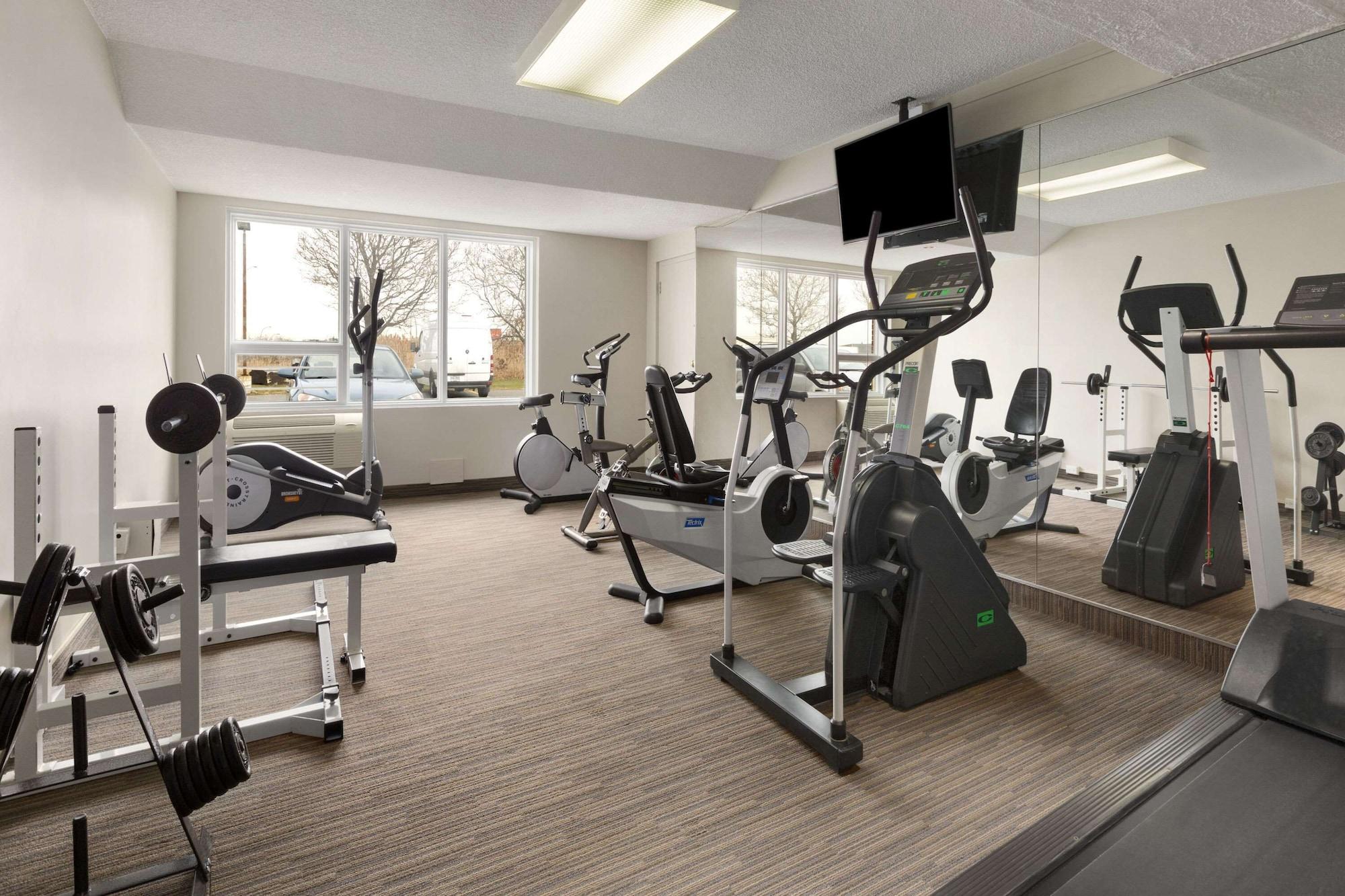 Gimnasio Days Inn & Conference Centre by Wyndham Montreal Airport