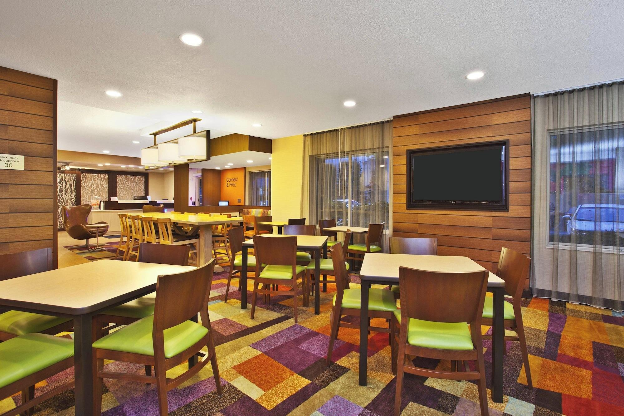 Vista Lobby Fairfield Inn & Suites by Marriott Chicago Southeast/Hammond