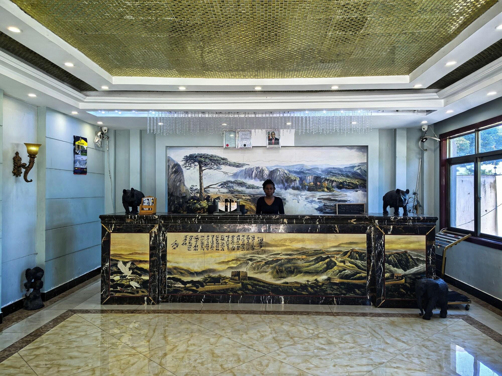 Vista Lobby Train Luxe Hotel