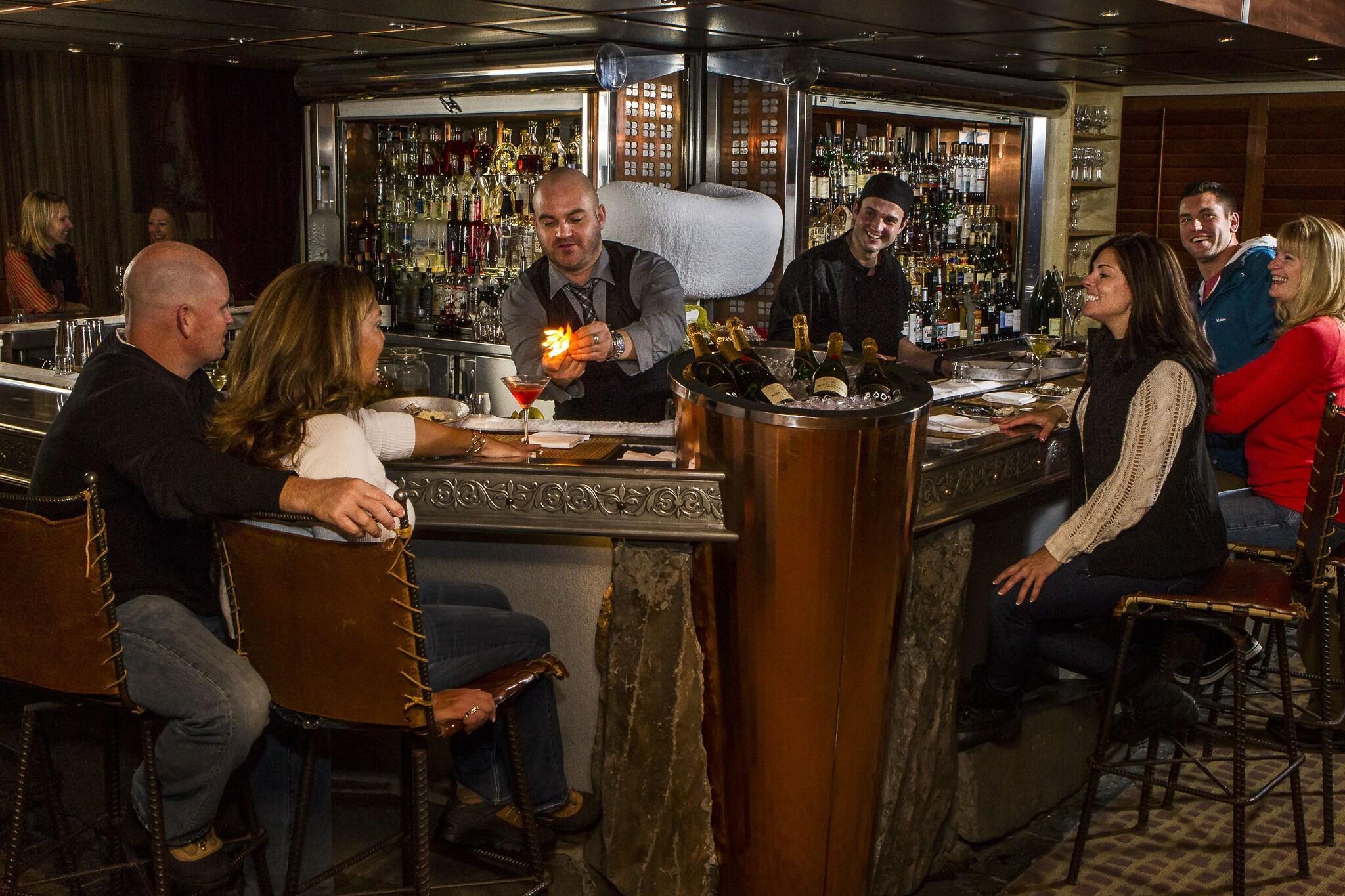 Bar/Salón Listel Whistler, a Coast Hotel