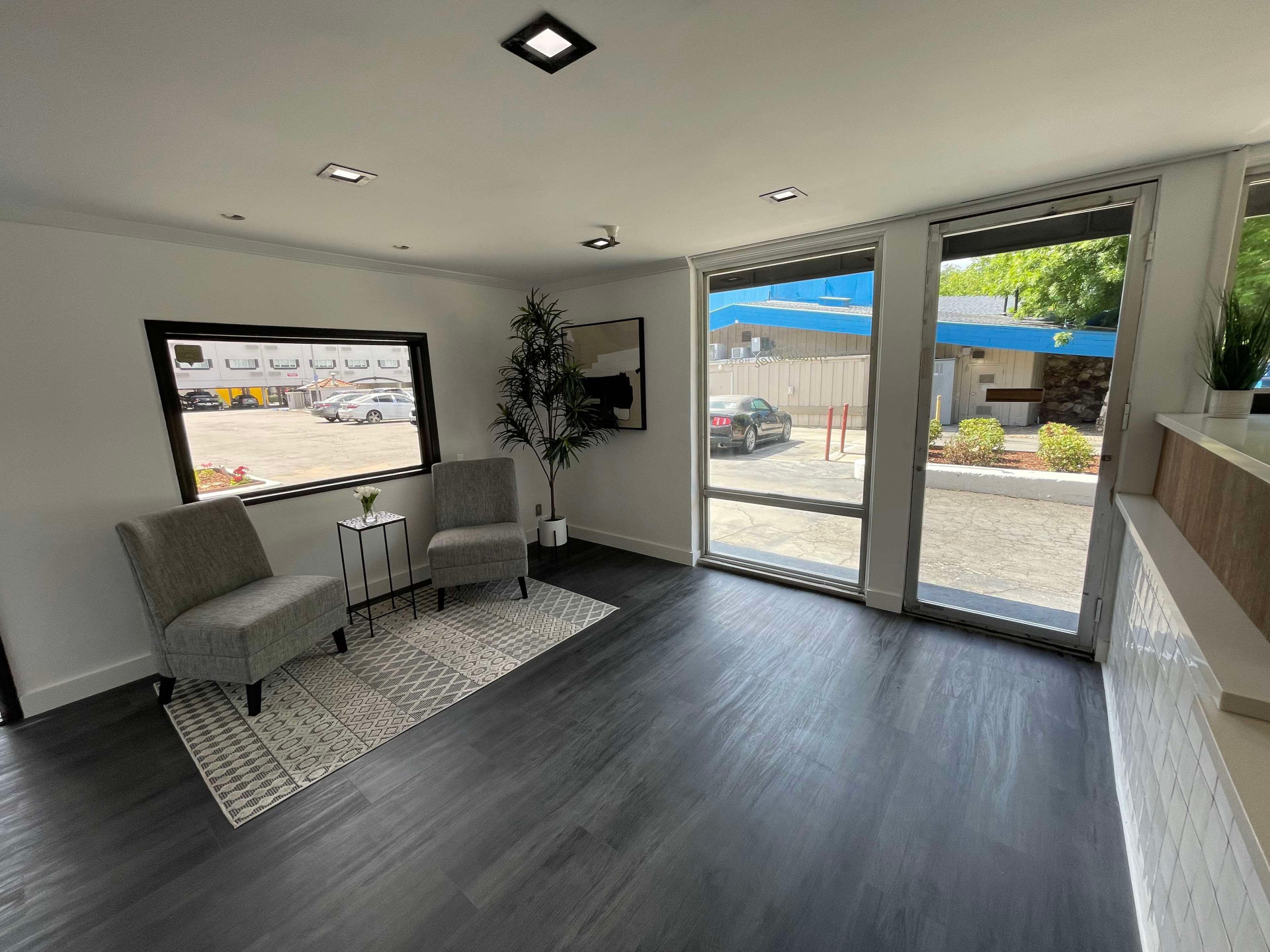 Vista Lobby The Midtowner Hotel SureStay Collection by BW