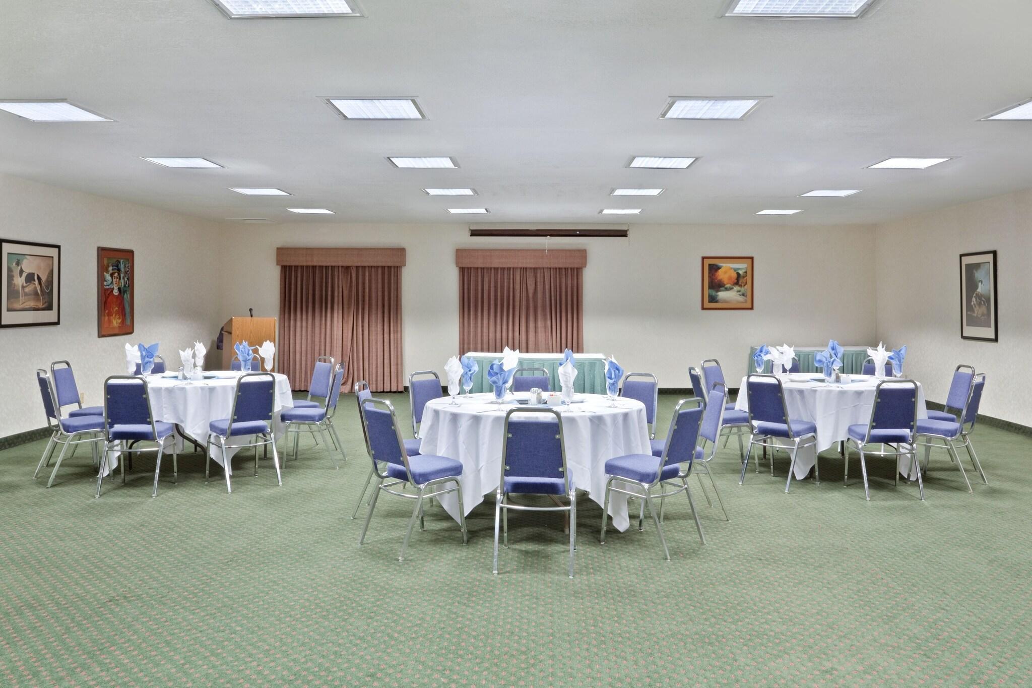 Sala de Reuniones Ramada by Wyndham Kent Seattle Area