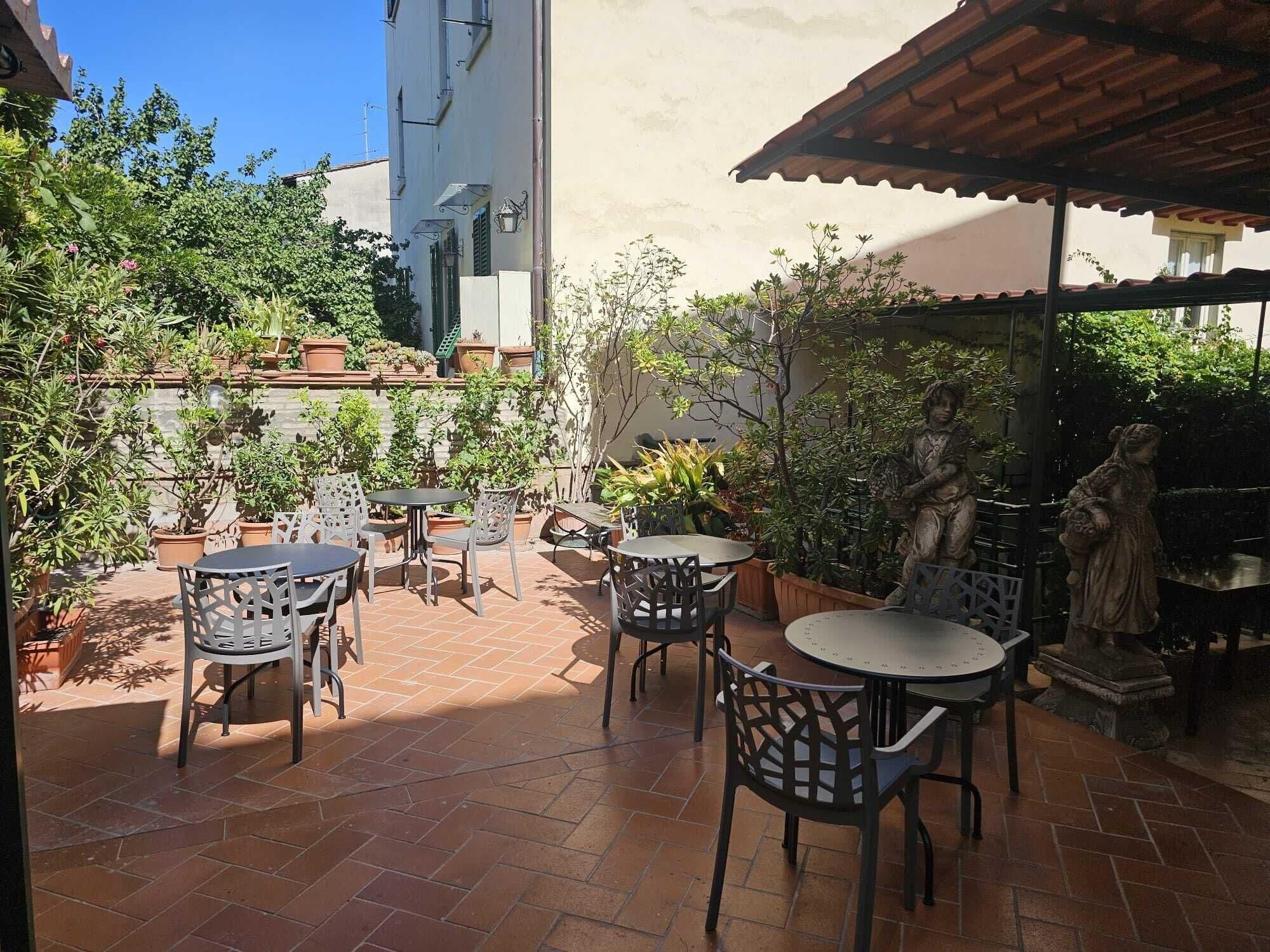 Vista Exterior Hotel Camilla Guelfa
