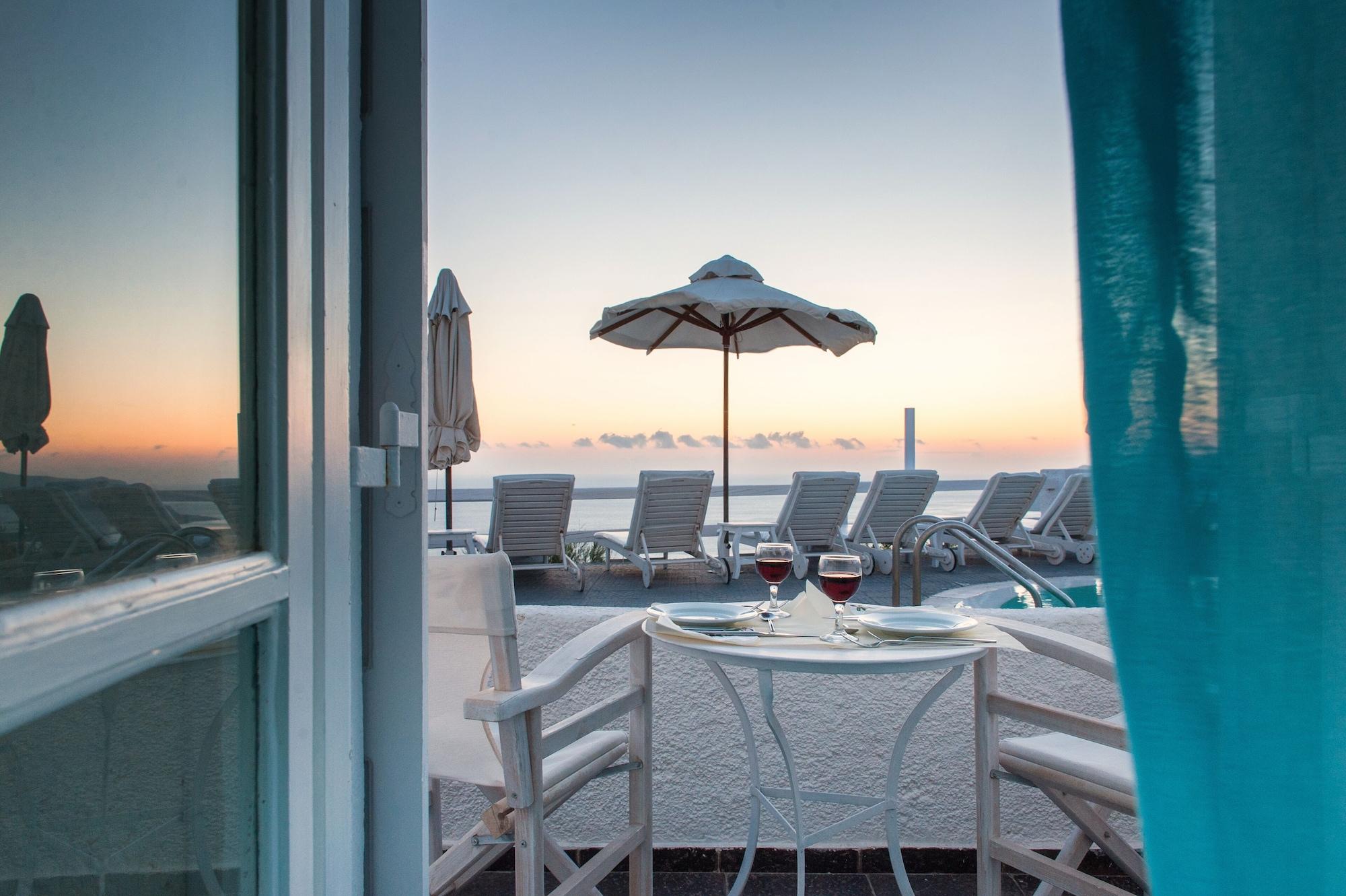 Playa Artemis Suites